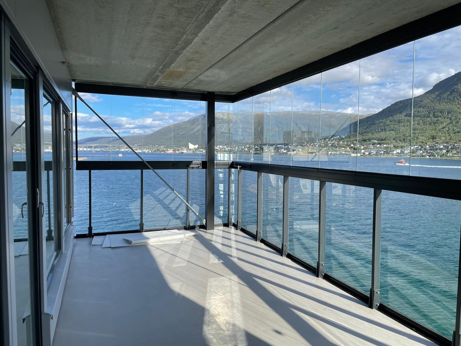 Fantastisk innglasset balkong med panoramautsikt. Foto: privat