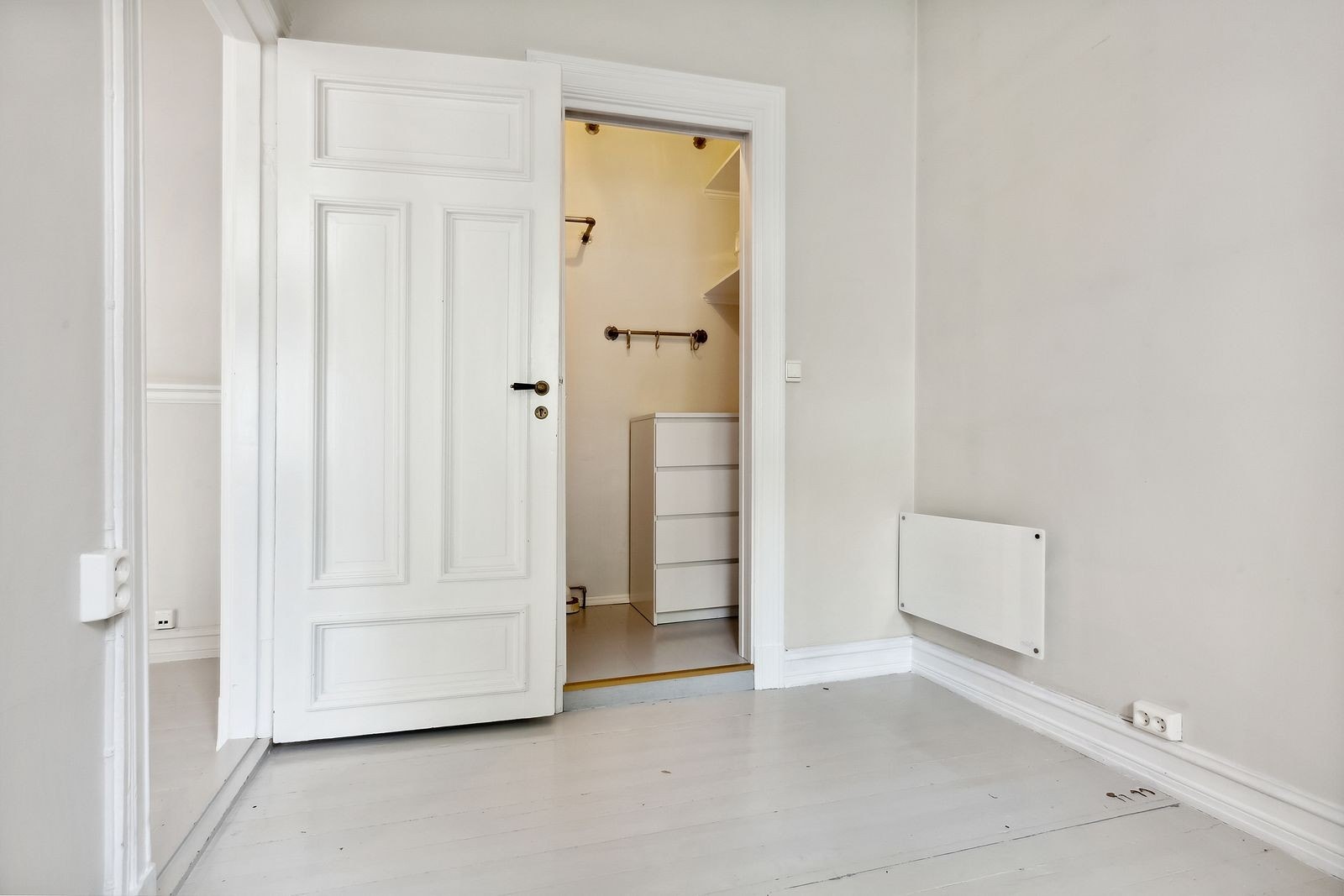 Soverom med omkledningsrom Galleribilde