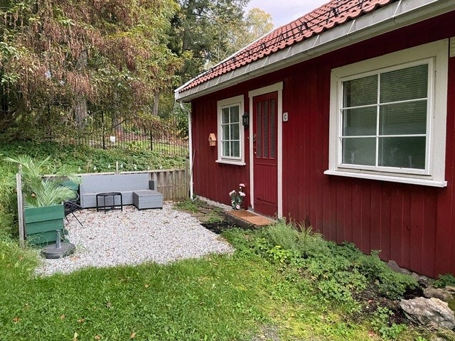 Velkommen til Semsveien 188 c, en hyggelig leilighet med uteplass og egen inngang! Galleribilde