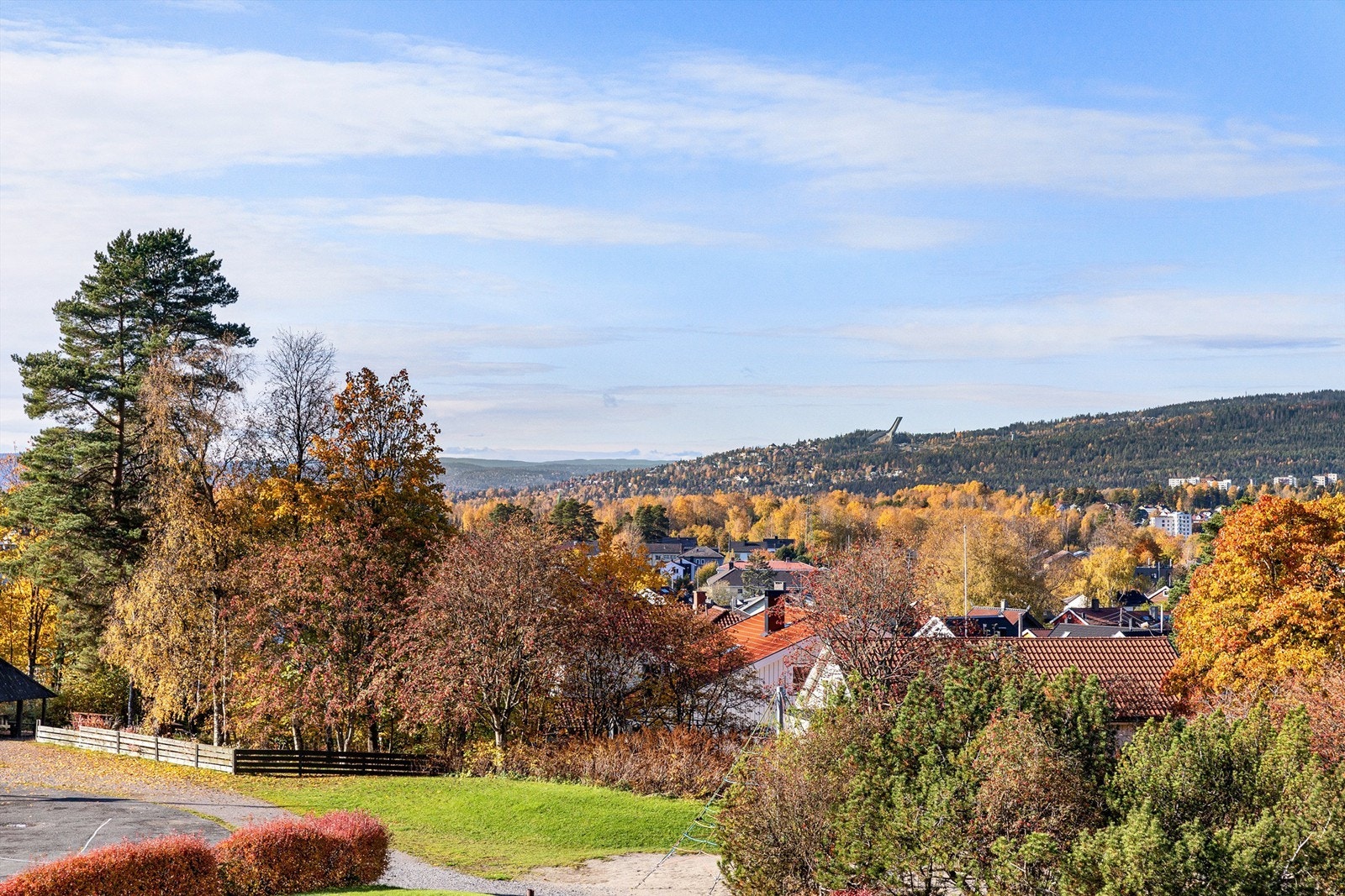 Utsikt mot Holmenkollen i vest Galleribilde