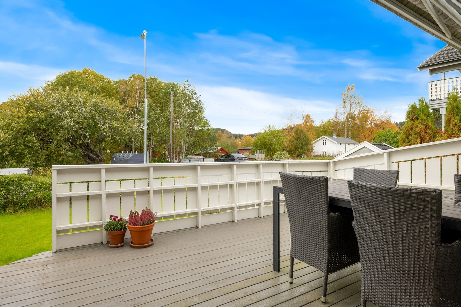 Tilbaketrukket og trivelige uteomgivelser Galleribilde