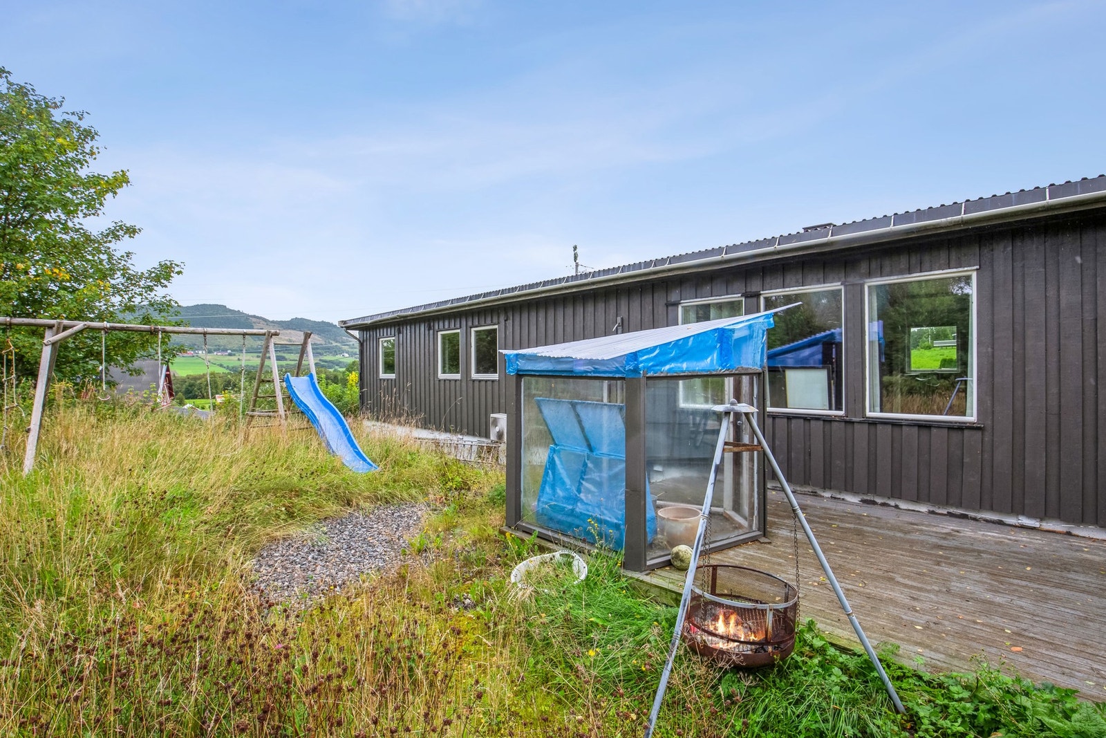 Boligen har en skjermet beliggenhet med ingen innsyn fra naboer. Galleribilde