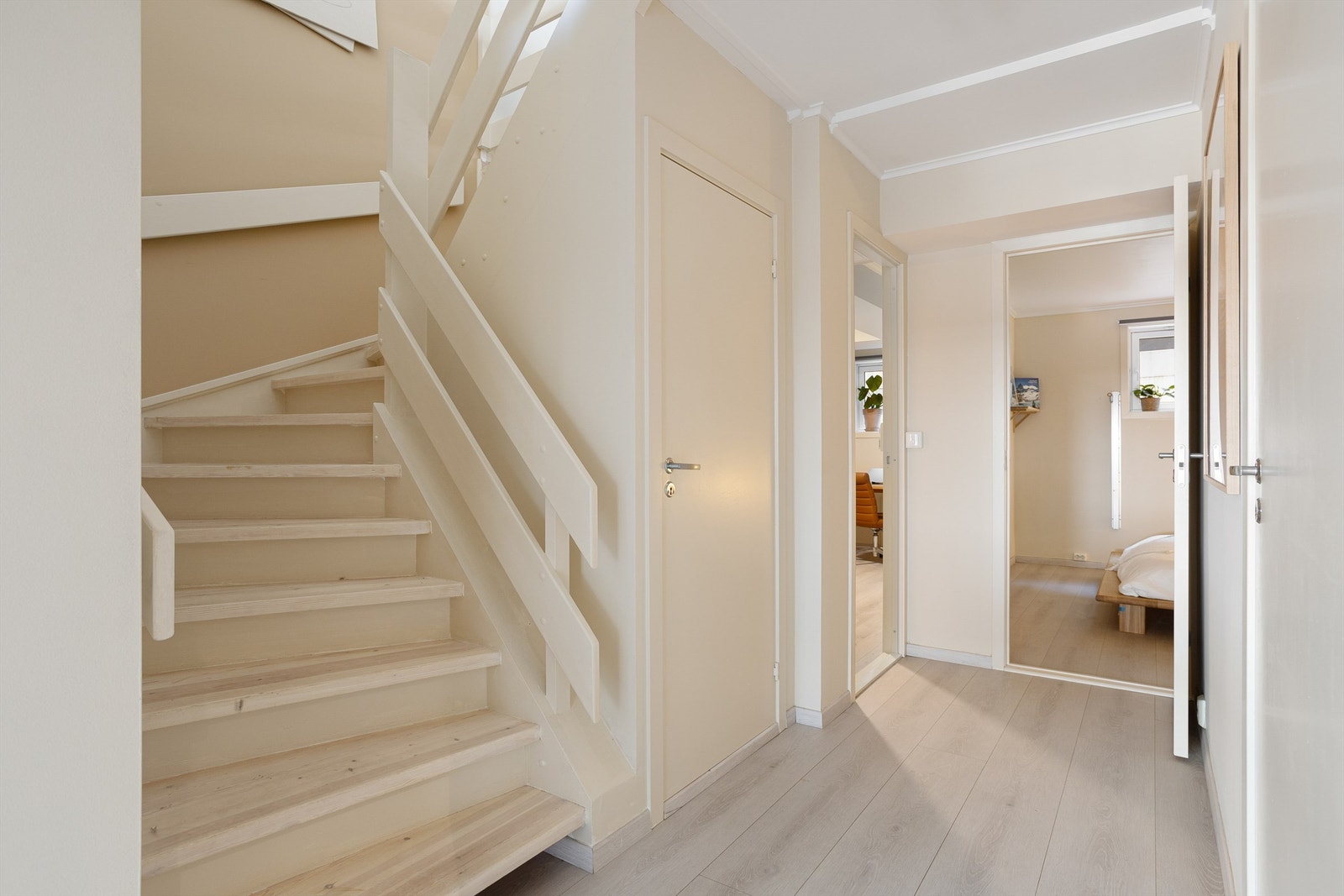 Trappegang mellom 1. og 2. etasje. Galleribilde