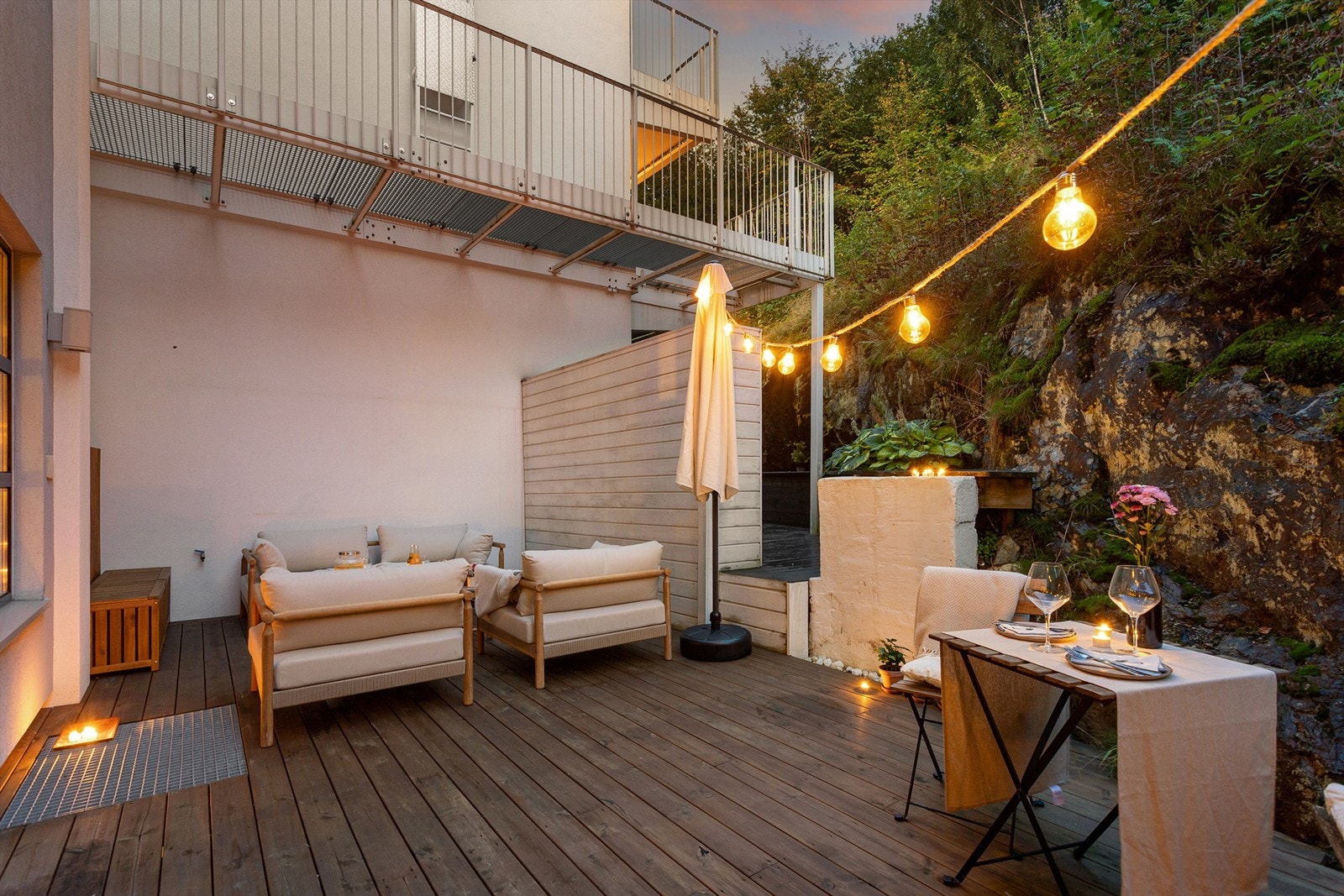 Usjenert og privat terrasse. Galleribilde