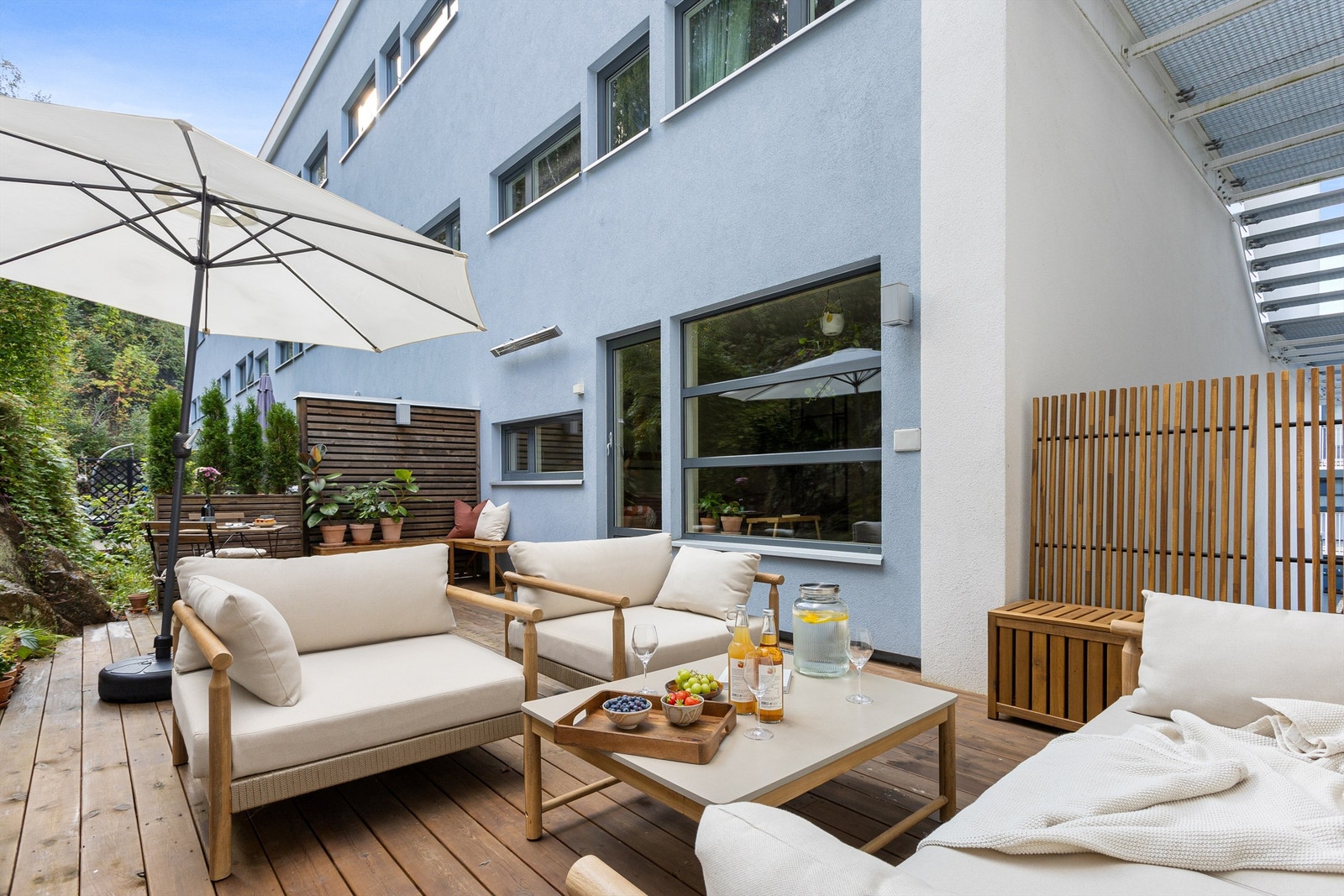 En flott uteplass å samle familie og venner på deilige sommerdager. Galleribilde