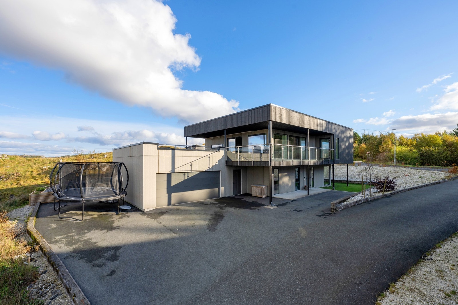 Herlig hage med gode solforhold. Galleribilde