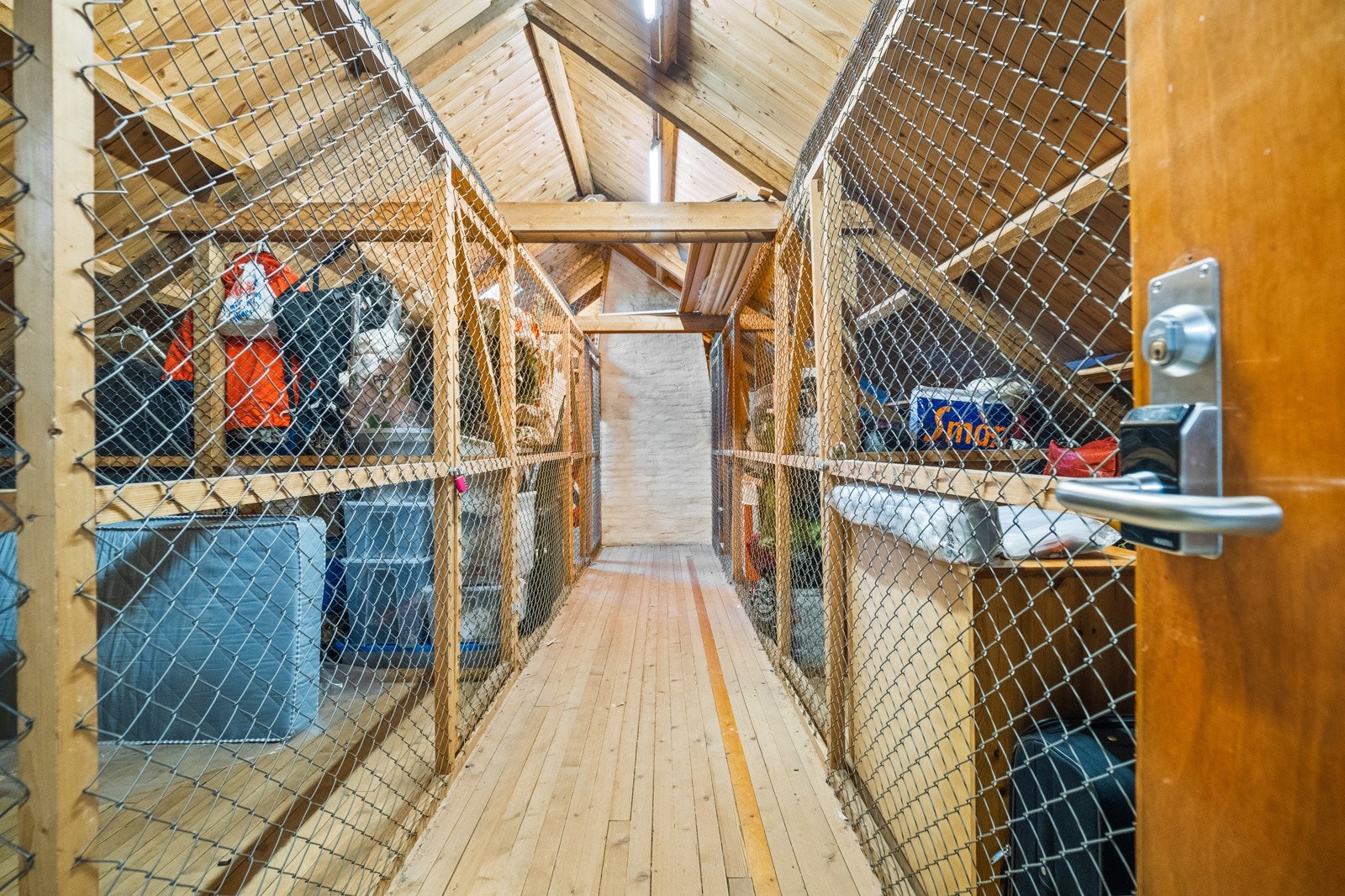 På loftet har leiligheten en disponibel bod på ca. 9 kvm. Galleribilde