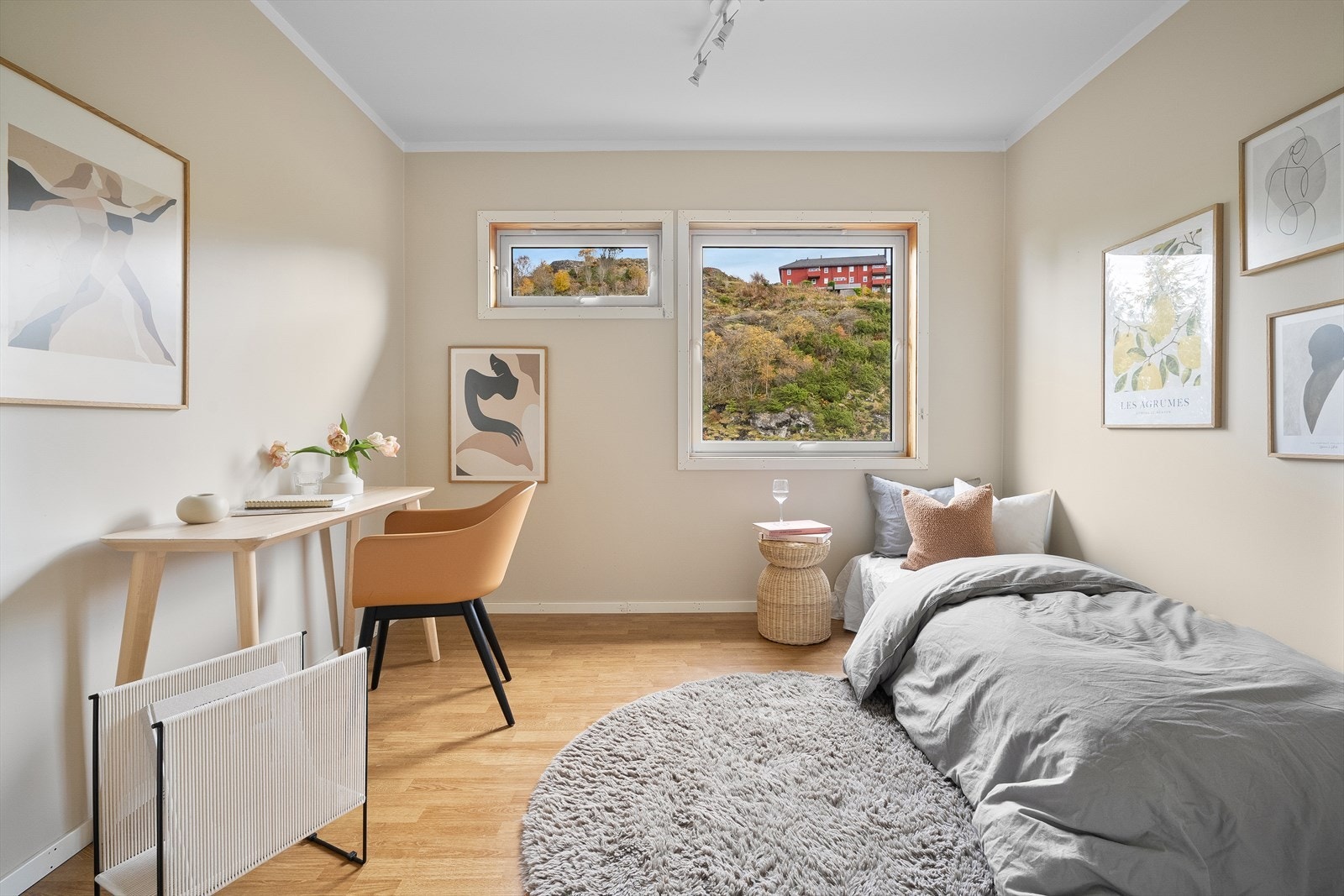 Er det tredje soverommet kanskje hjemmekontoret? Galleribilde