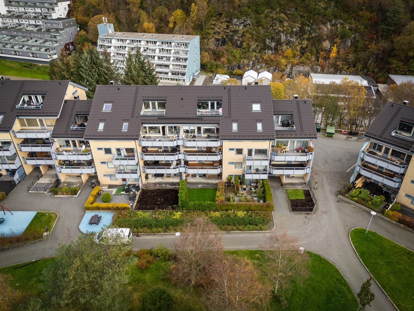 Fra leiligheten er det kun 5 minutter å kjøre til Vestkanten Storsenter, med et hav av butikk- og servicefasiliteter. Galleribilde