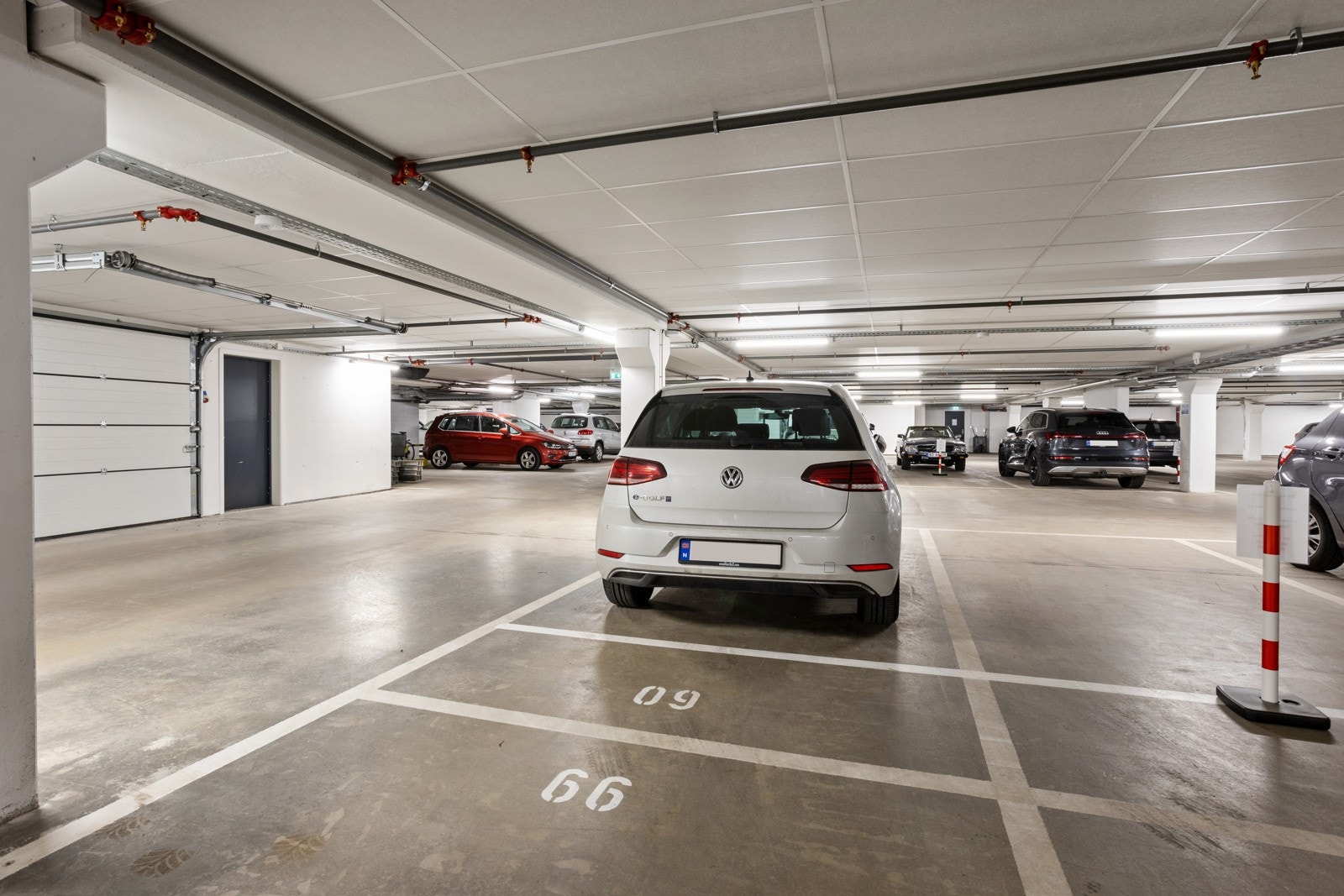 Leiligheten disponerer én parkeringsplass i felles garasjeanlegg. Galleribilde
