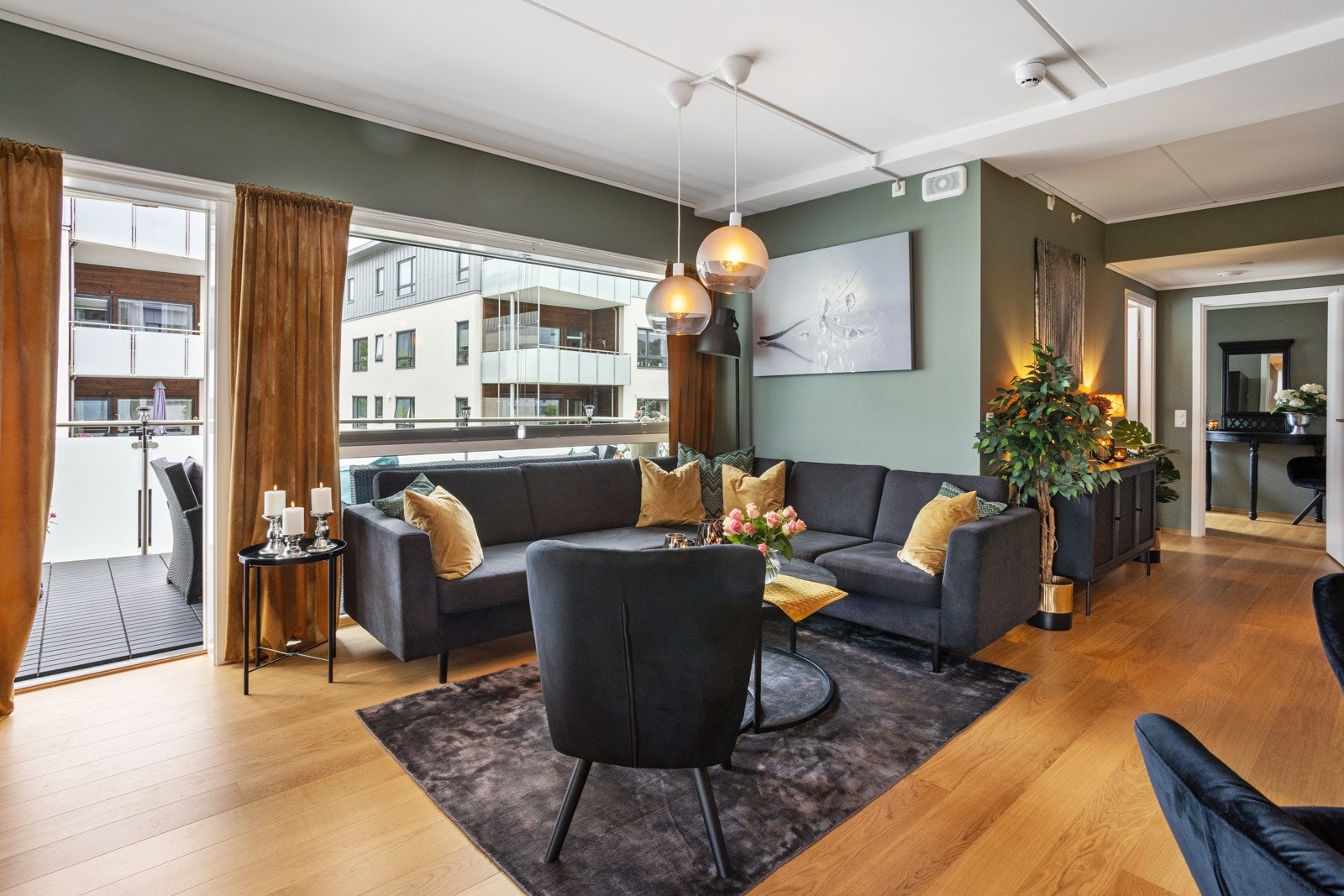 Velkommen til Hegsbroveien 78! En flott og velholdt 4-roms andelsleilighet i Lierbyen sentrum. Galleribilde