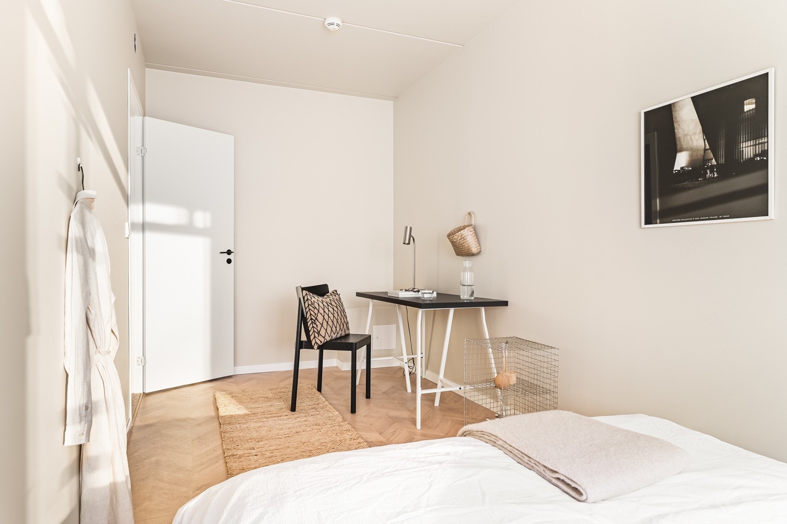 Begge soverommene er lyse og luftige og har god plass til innredning etter eget ønske. Galleribilde