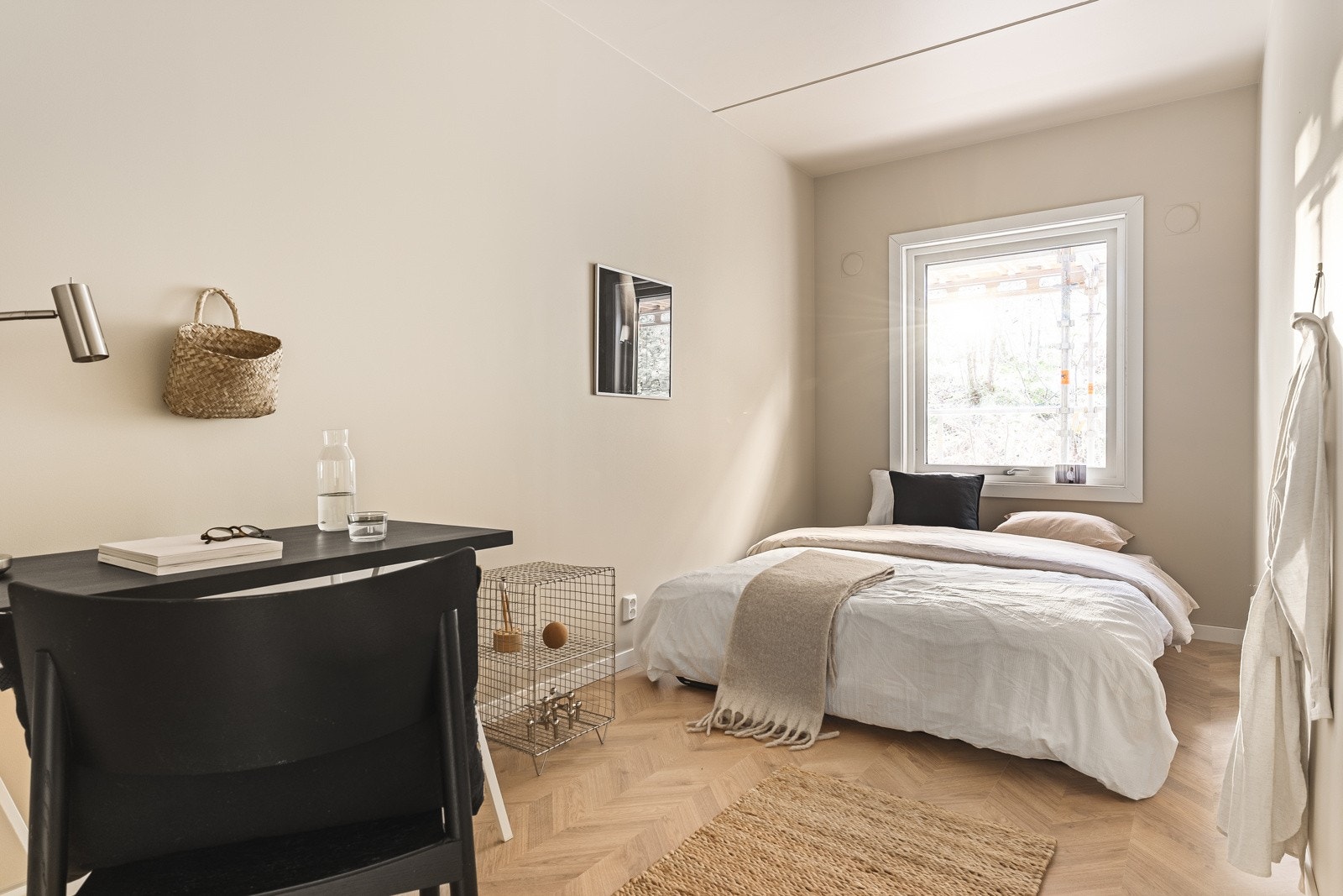 Boligens andre soverom er mål til 10,6 kvm. Galleribilde