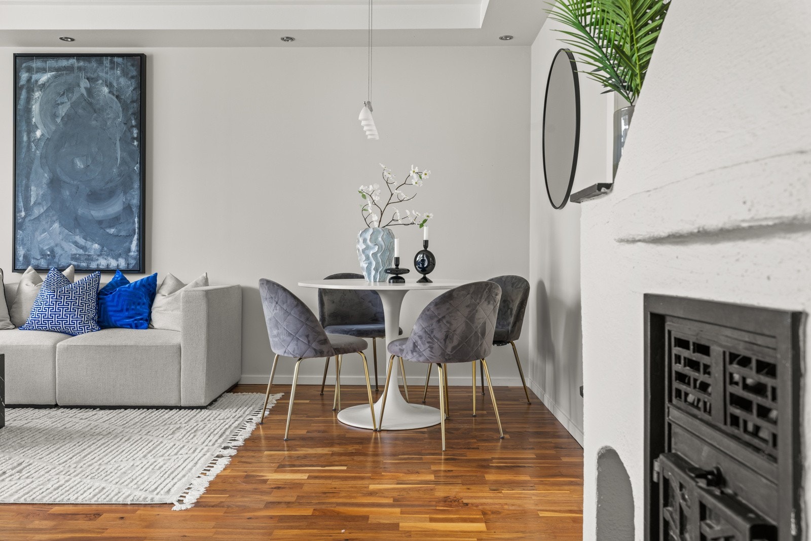 Du får god plass til å innrede med et spisebord i stuen. Galleribilde