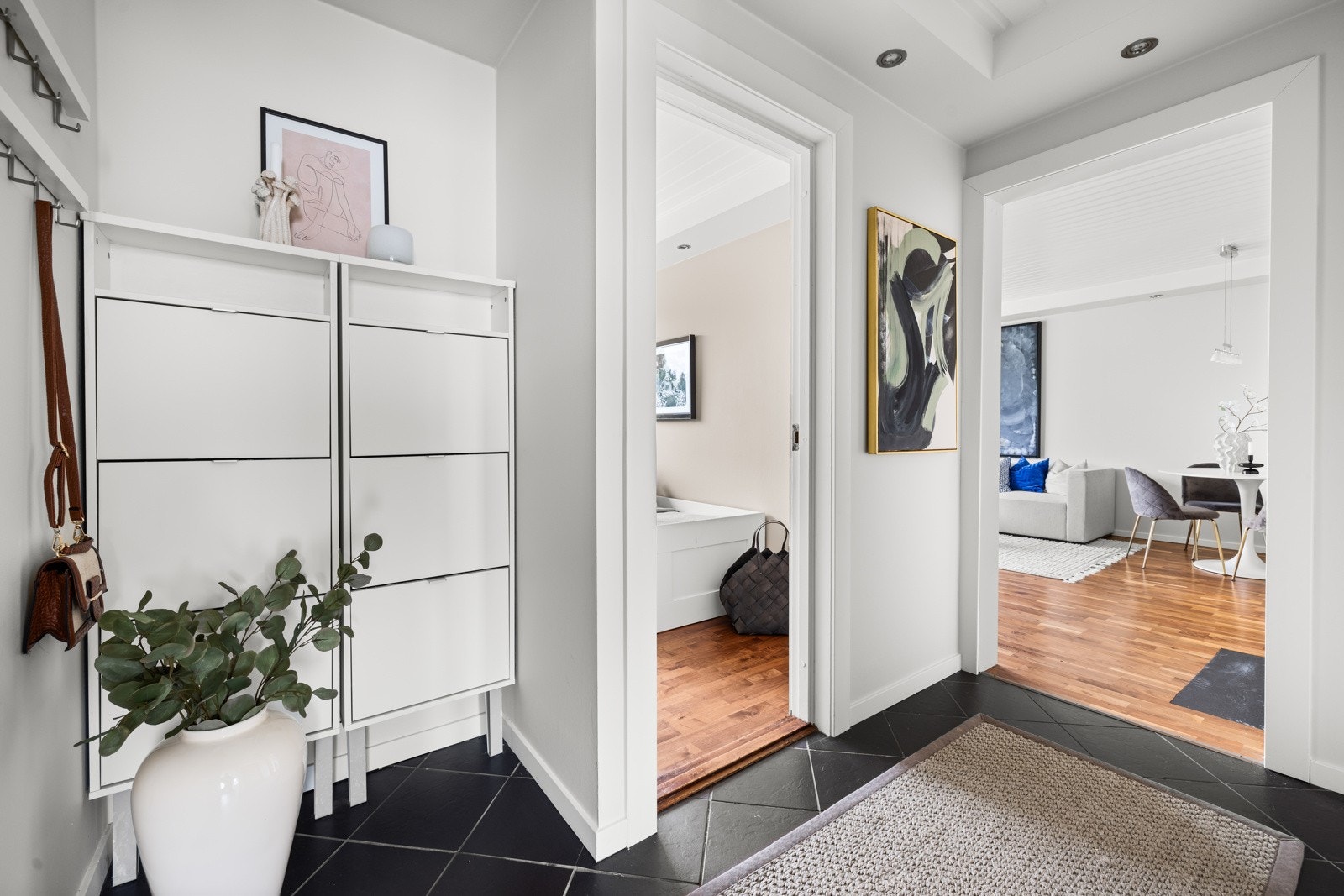 Downlights med dimmer i entré. Galleribilde