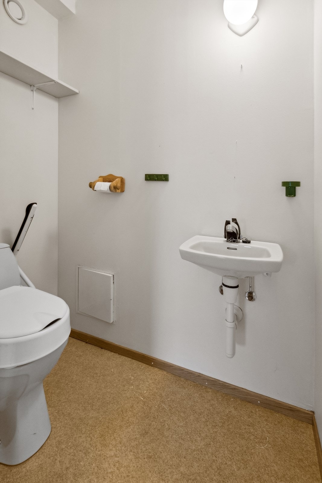 WC-rom vegg i vegg med bad Galleribilde