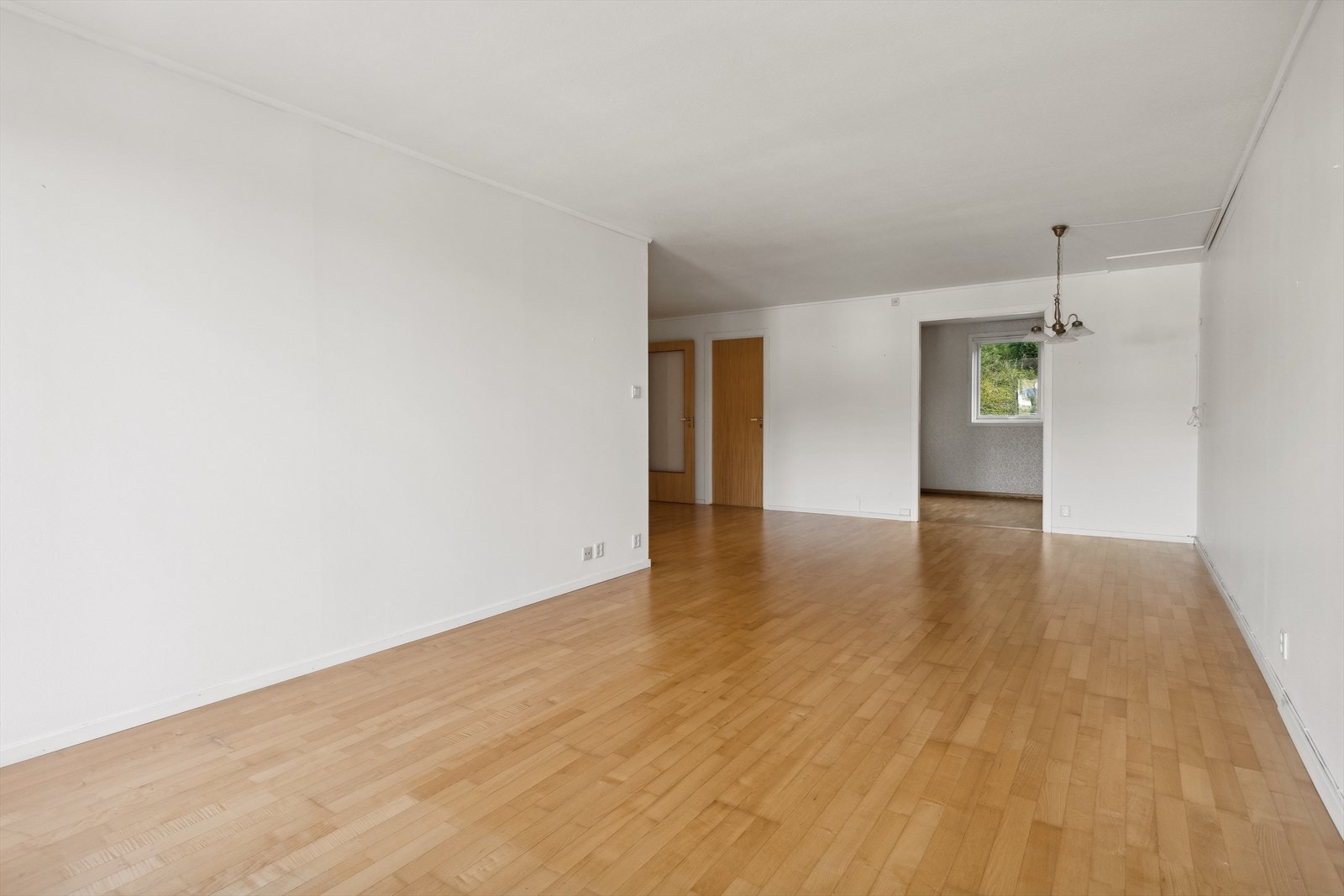 Sofakroken finner fort sin naturlig plass i rommet, og tv-en kan med fordel plasseres mot/på vegg. Galleribilde