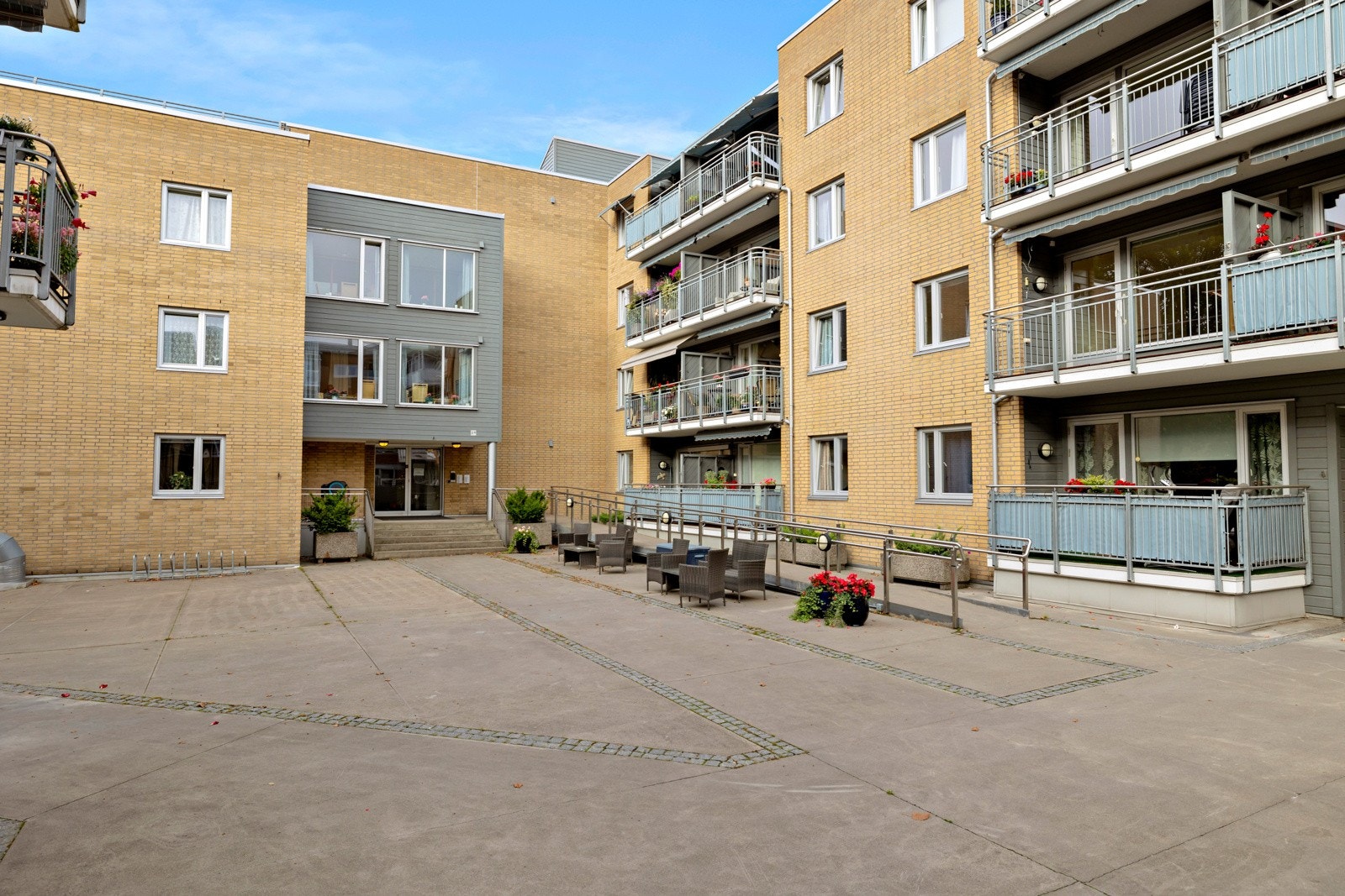 Gårdstun. Galleribilde