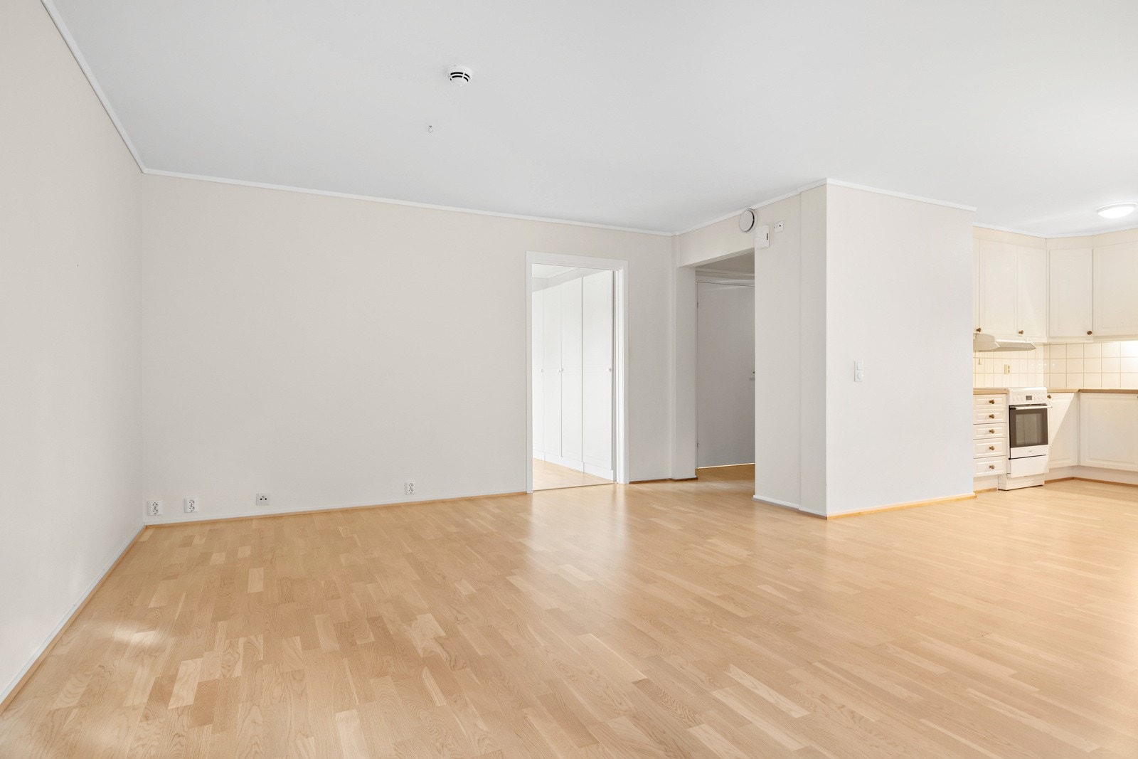 Romslig stue. Galleribilde