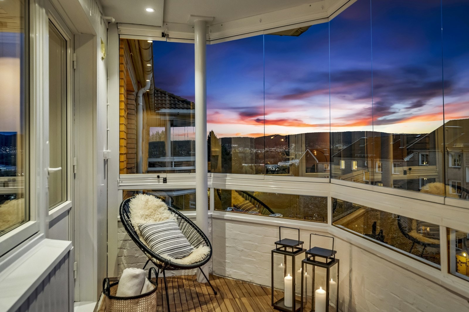 Kveldsstemning fra balkongen. Galleribilde