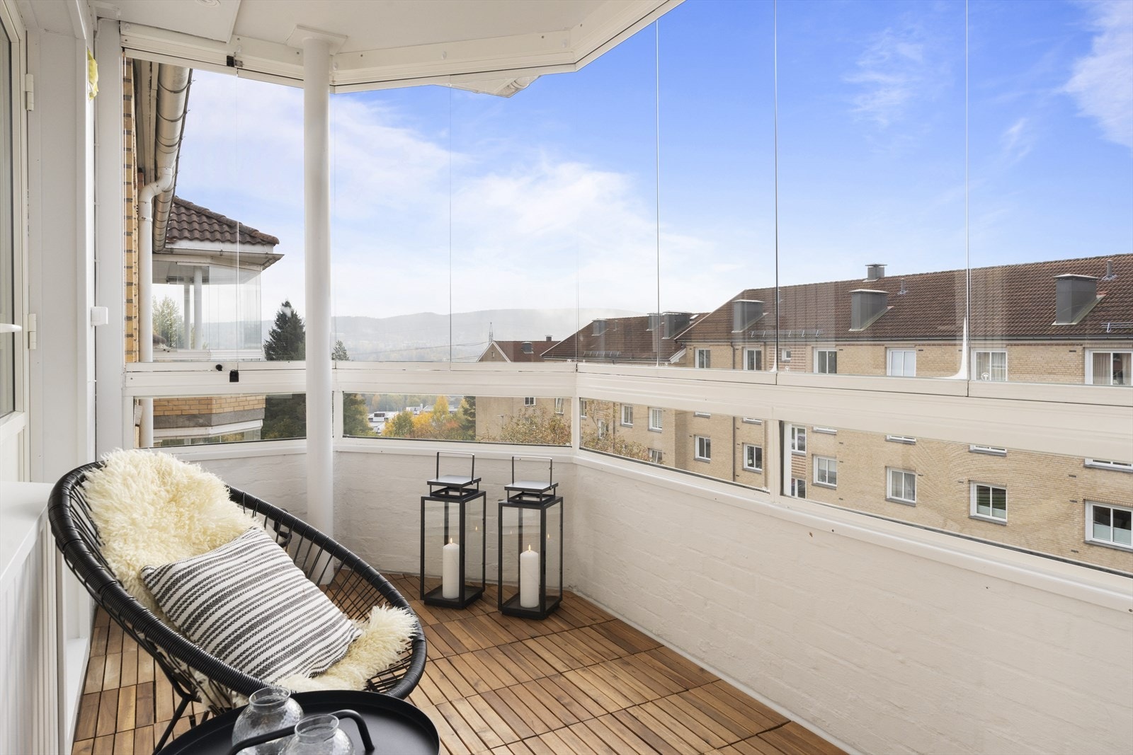 Balkongen er på 7 m², og er innglasset. Galleribilde