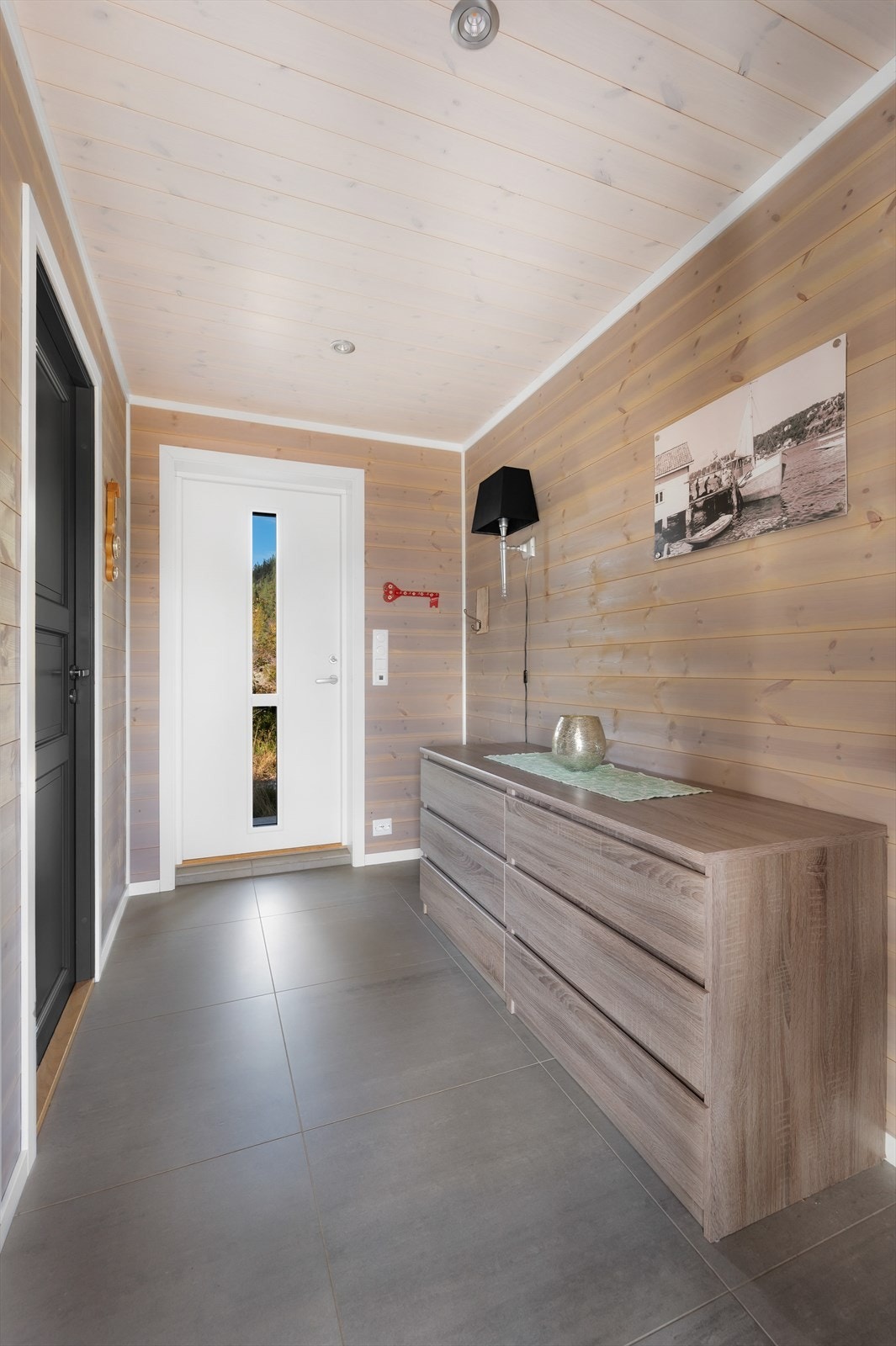 Entre med skyvedørsgarderobe Galleribilde