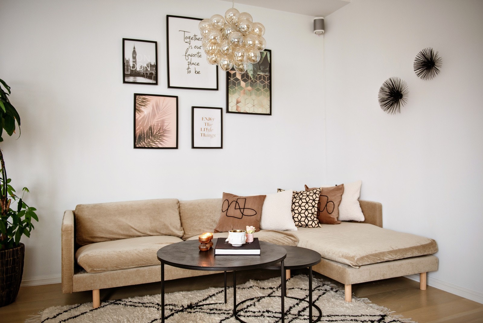Her er det god plass til sofagruppe med tilhørende møblement. Galleribilde