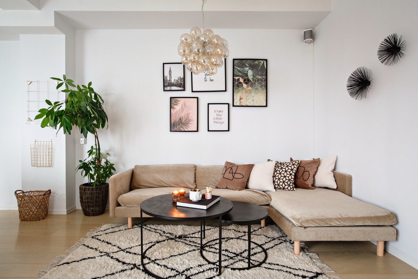 Leiligheten har en god planløsning med store vindusflater som gir mye lys og en god atmosfære. Galleribilde