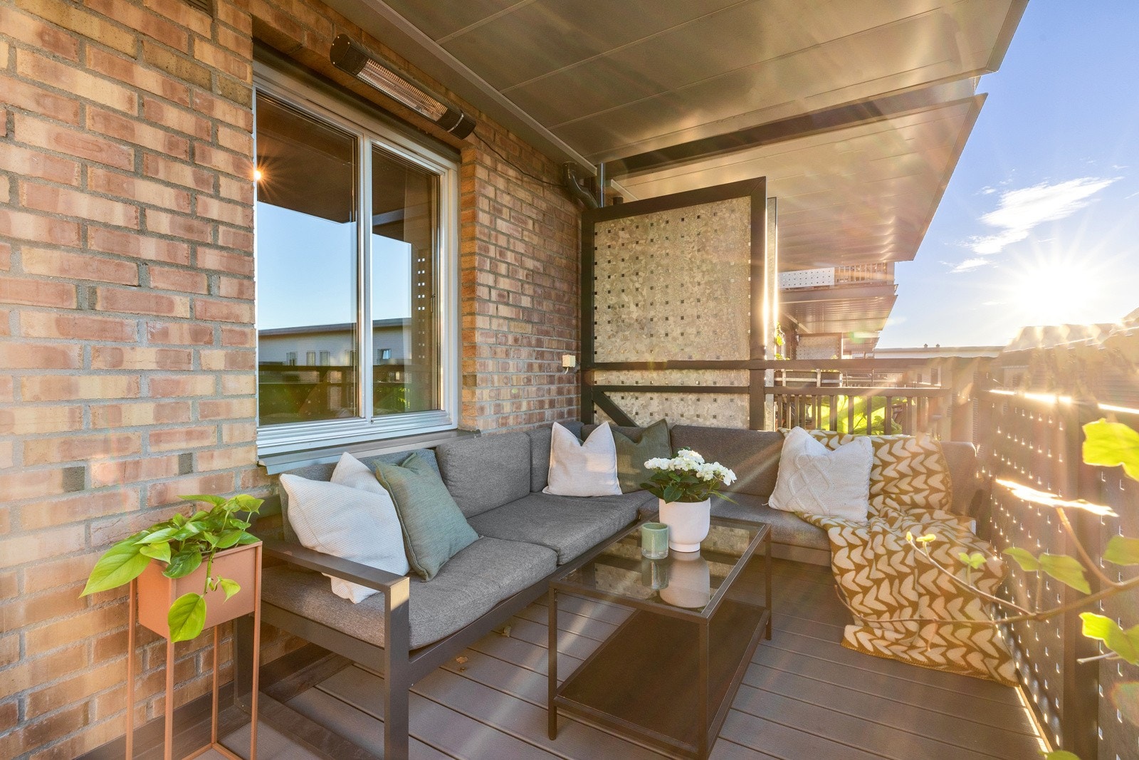 På den romslige balkongen kan du nyte ettermiddags- og kveldssol Galleribilde