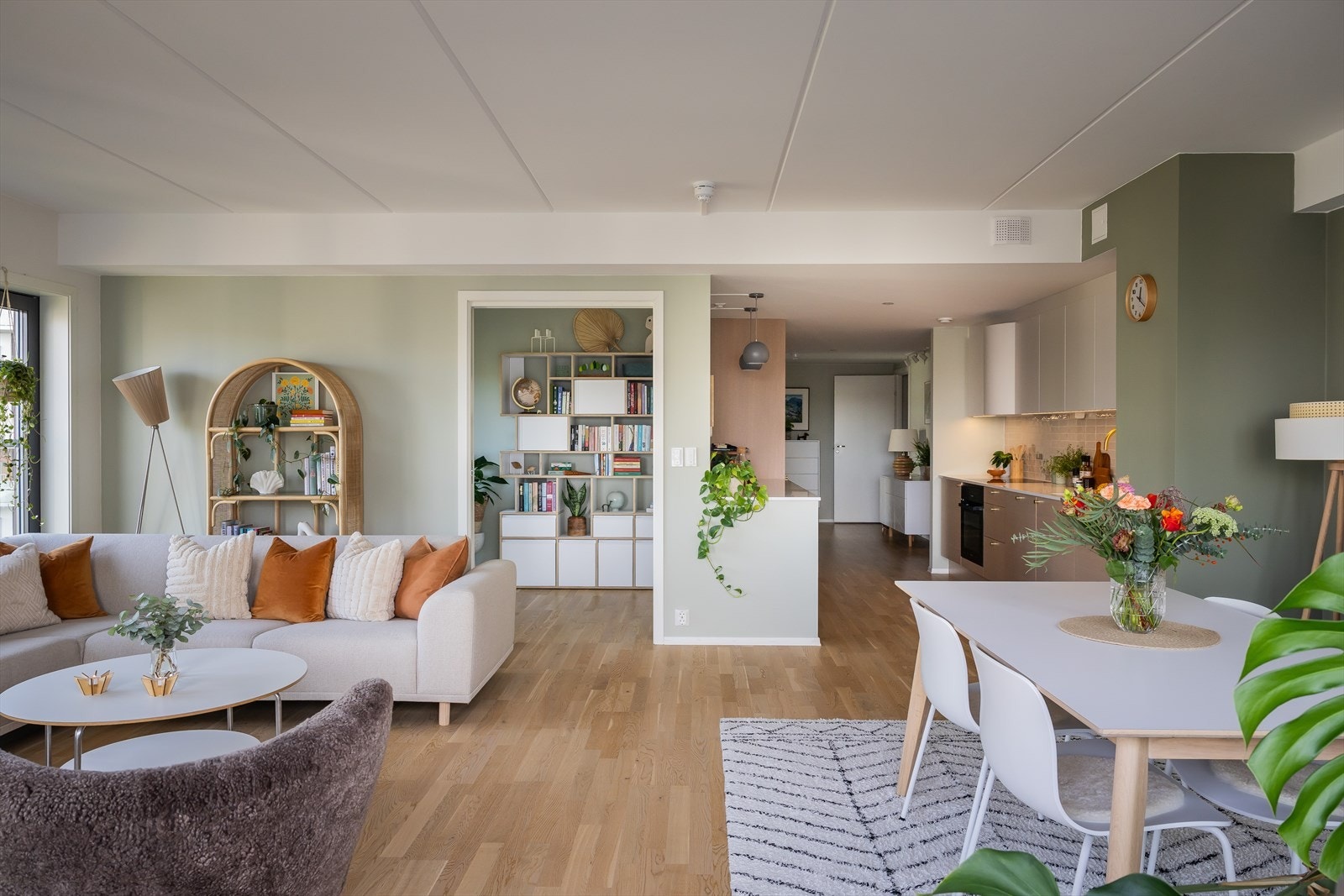 Velkommen til Fernanda Nissens gate 3F! En superflott 4-roms hjørneleilighet beliggende i hjertet av Nydalen. Galleribilde
