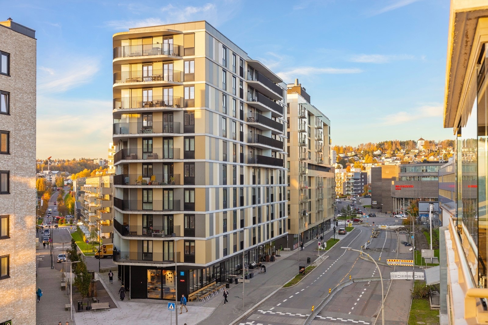 Fra leiligheten har man utsikt rett bort til Oslos største kjøpesenter, Storo Storsenter. Galleribilde