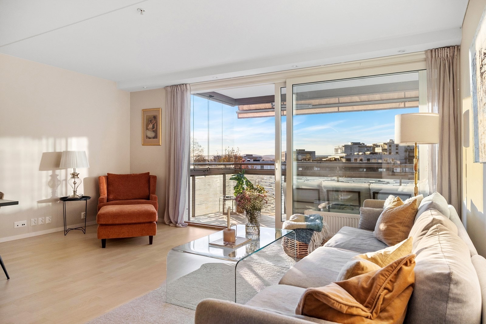 Fjernvarme, a-konto varmtvann og tv/bredbånd er inkludert i felleskostnadene. Galleribilde