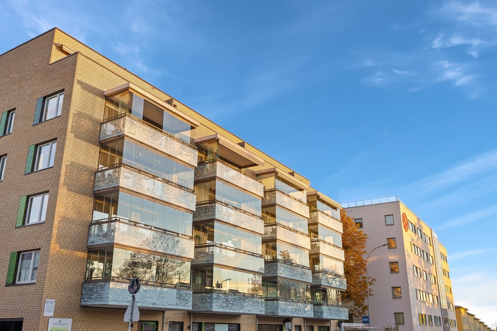 Leilighet befinner seg i byggets 5. etasje. Galleribilde