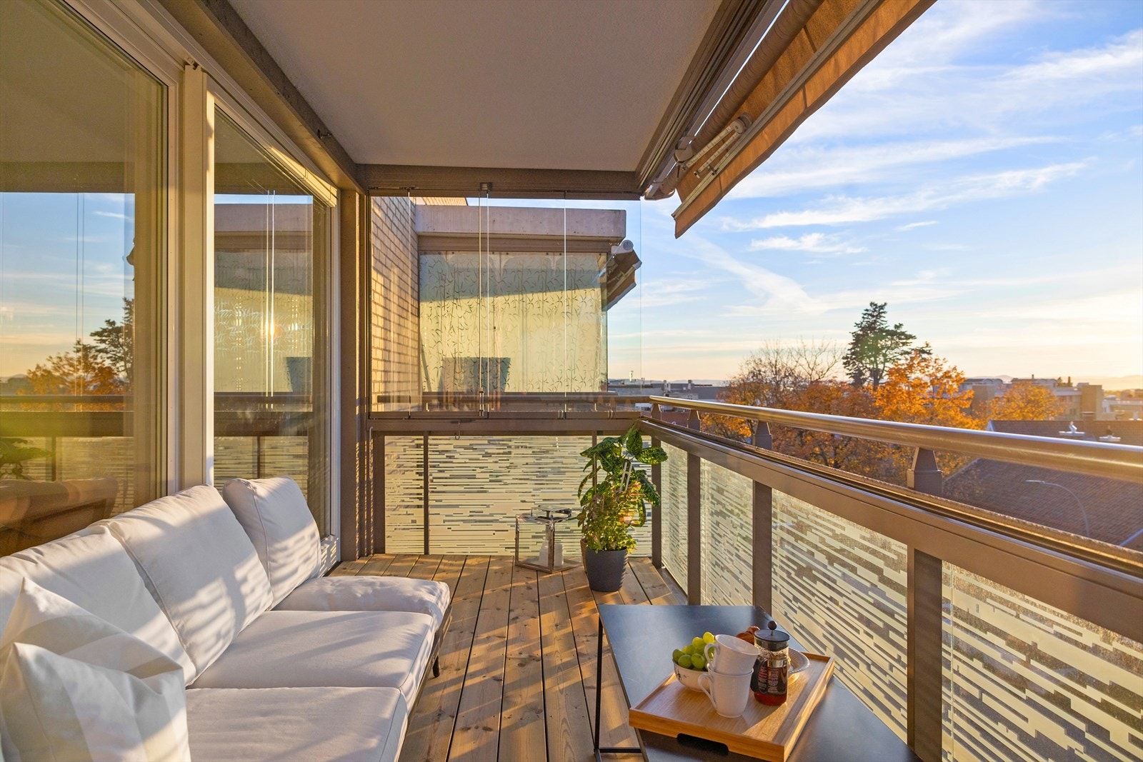 Velkommen til Sandakerveien 101C! En tiltalende og moderne 3-roms leilighet som ligger sentralt og attraktivt til i populære Lillohagen ved Lillo gård, med kort vei til Akerselva. Galleribilde