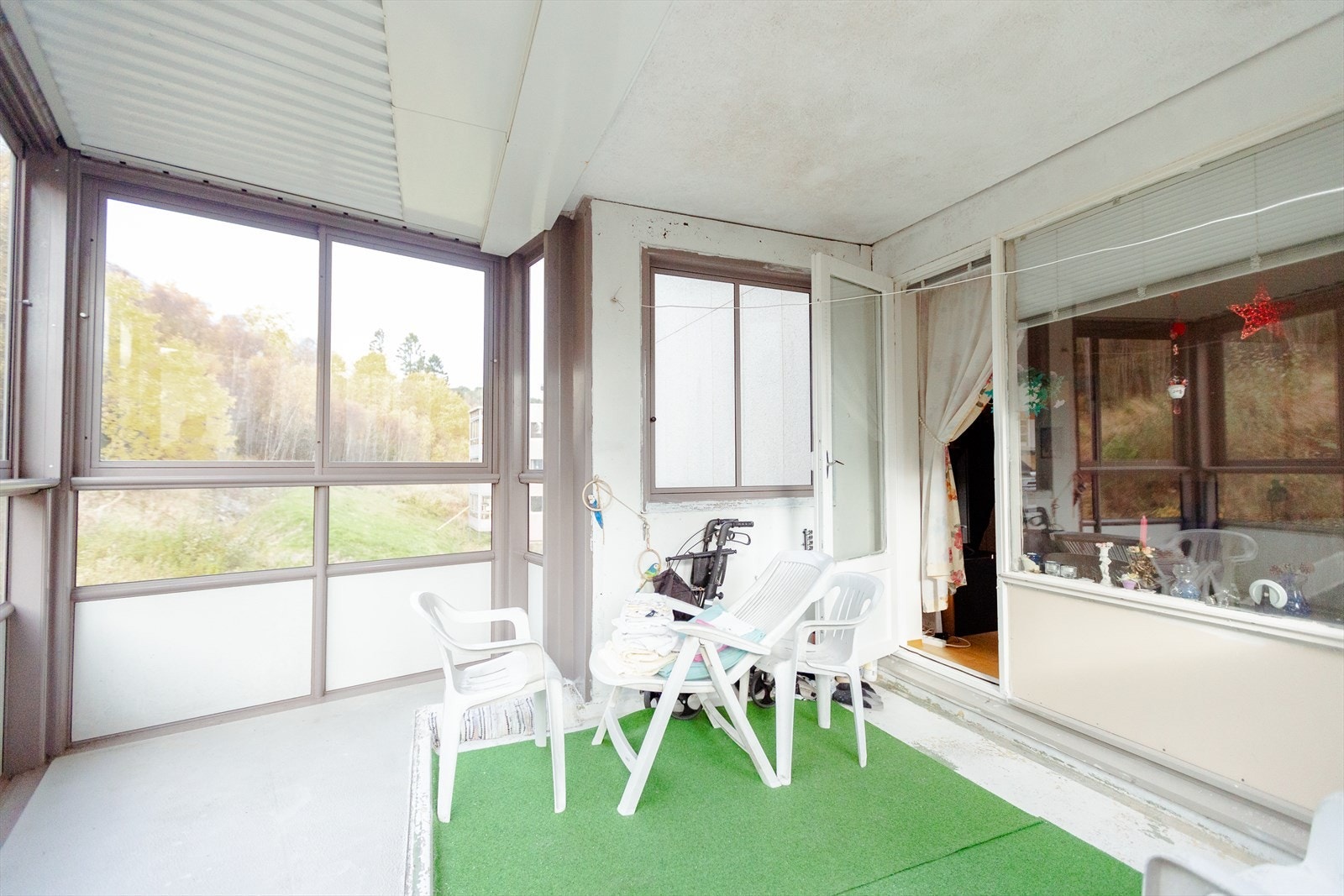 Leiligheten har en fin og usjenert beliggenhet i borettslaget Galleribilde