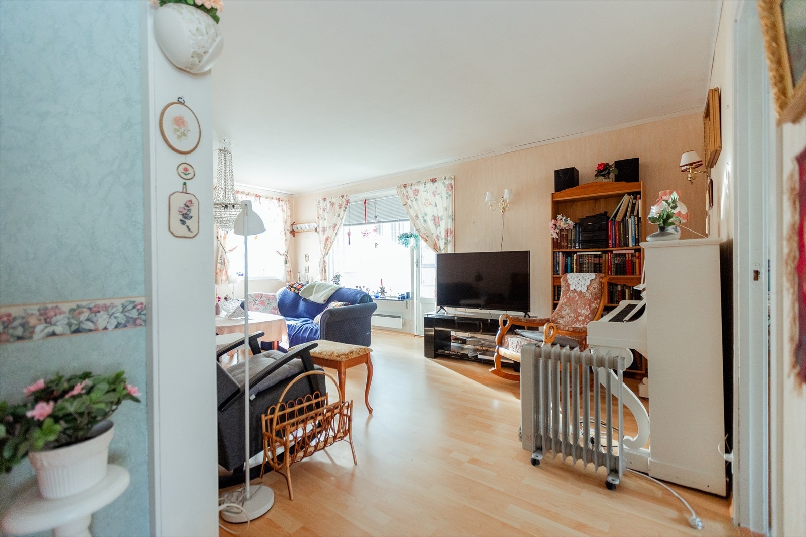 Fra stuen er det utgang til en innglasset balkong på 11,5m² Galleribilde