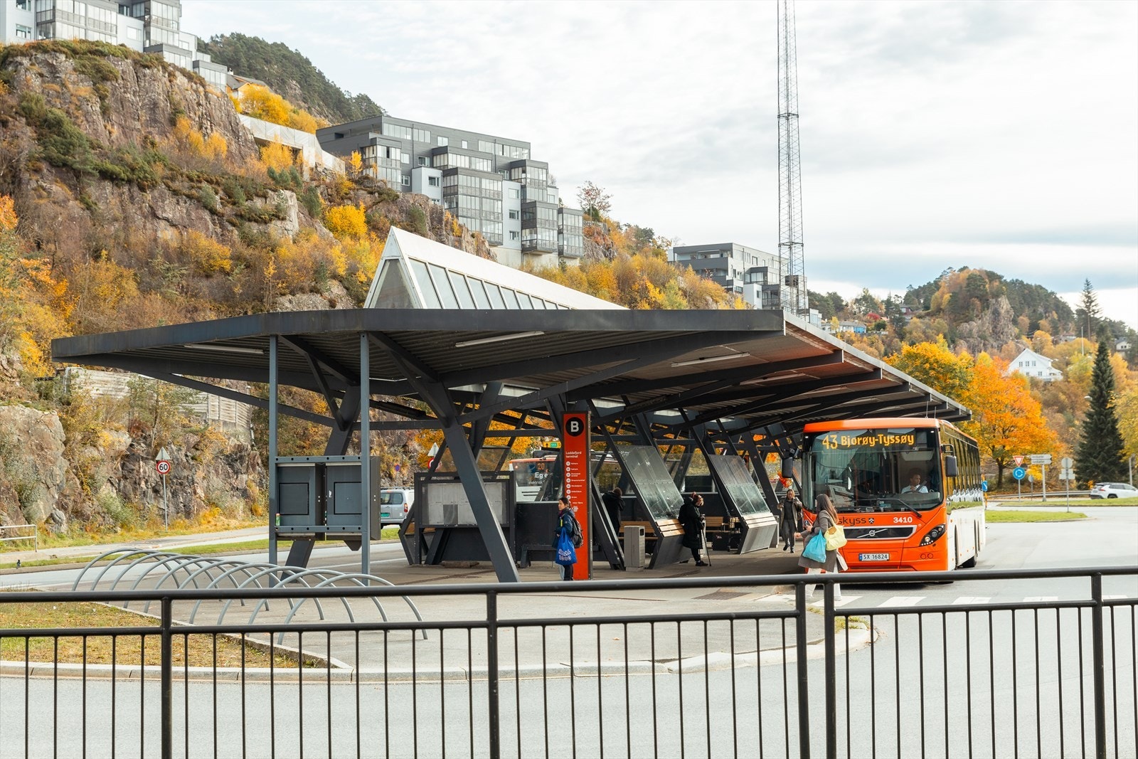 Herfra er det gode bussforbindelser til Bergens mange bydeler Galleribilde