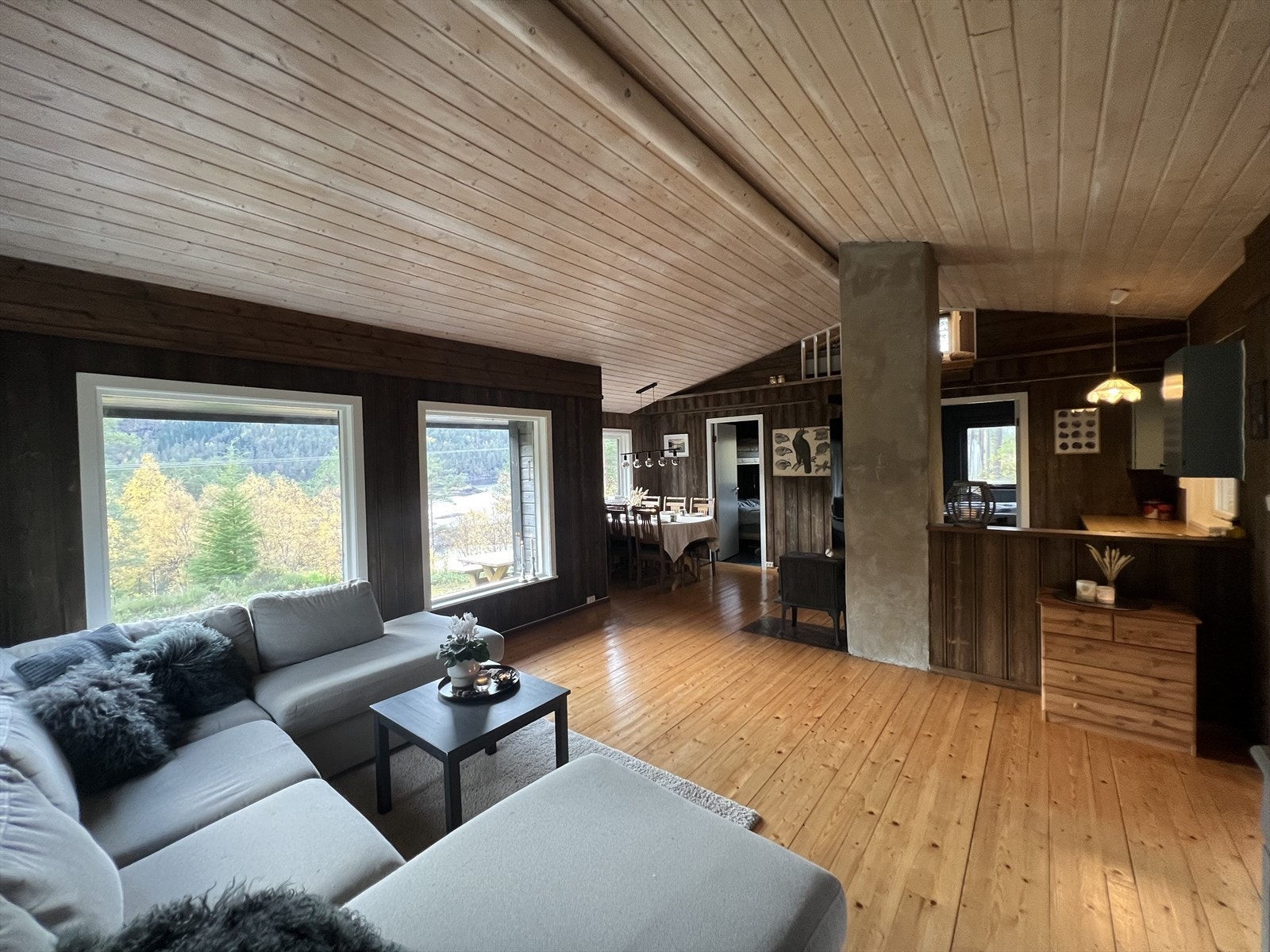 God plass til en stor sittegruppe. Galleribilde