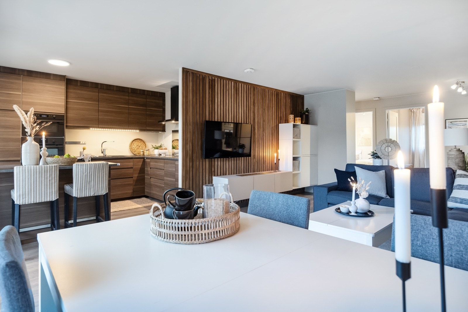 Ved kjøkkenet er det godt med rom for spisegruppe. Galleribilde