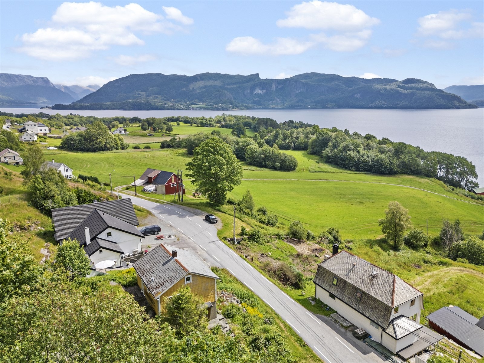 Det skal følge med nausttomt til eiendommen, men det er usikker hvor denne er. Galleribilde