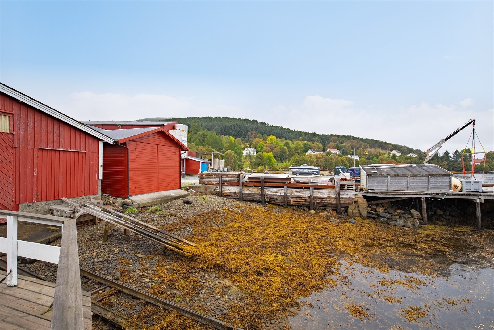 Støpt plate og porter mot sjøen Galleribilde