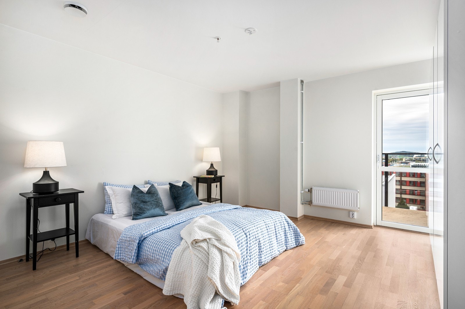 Hovedsoverommet er av god størrelse og har utgang til sydvestvendt balkong Galleribilde