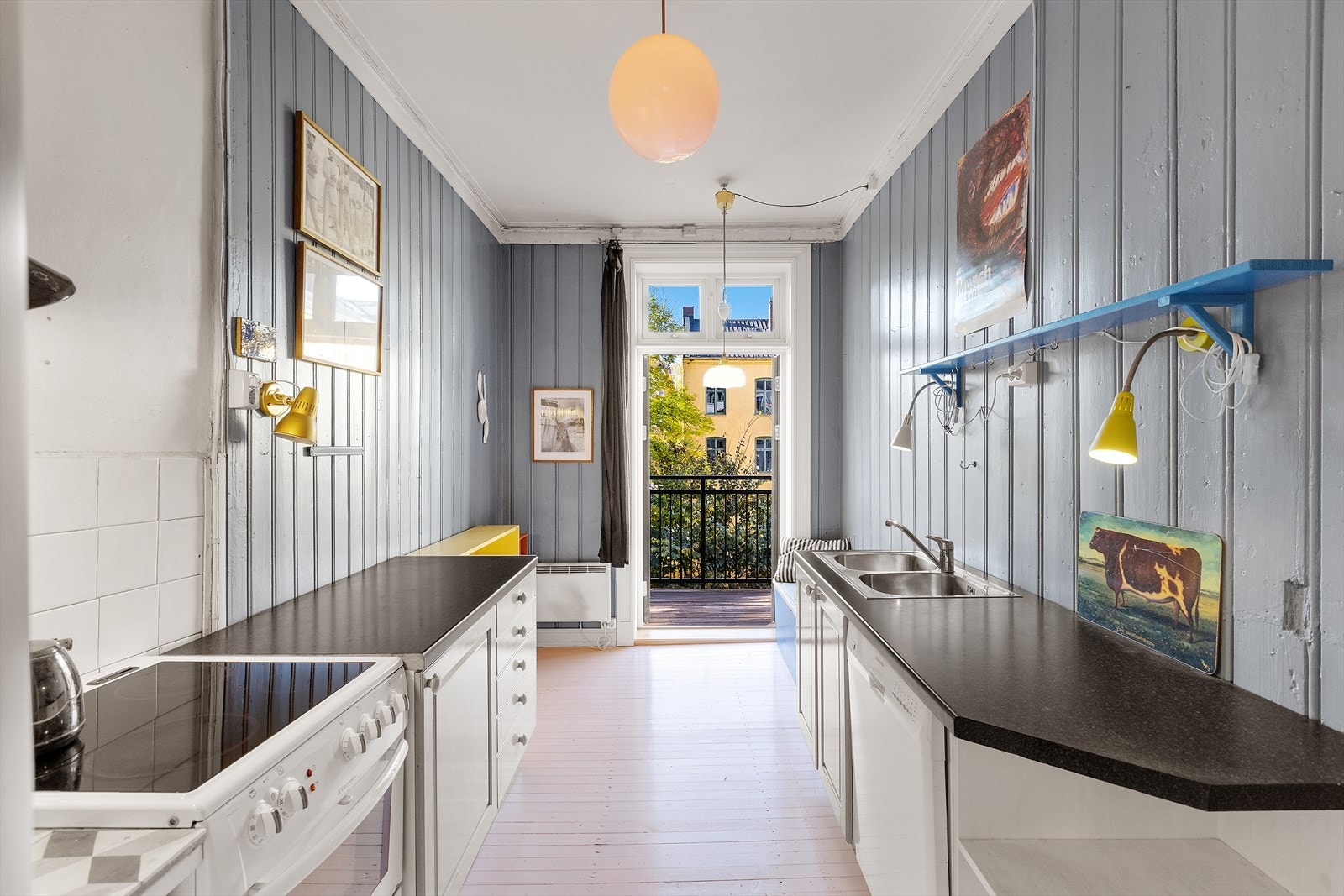 Den gode takhøyden er gjennomgående for leiligheten Galleribilde