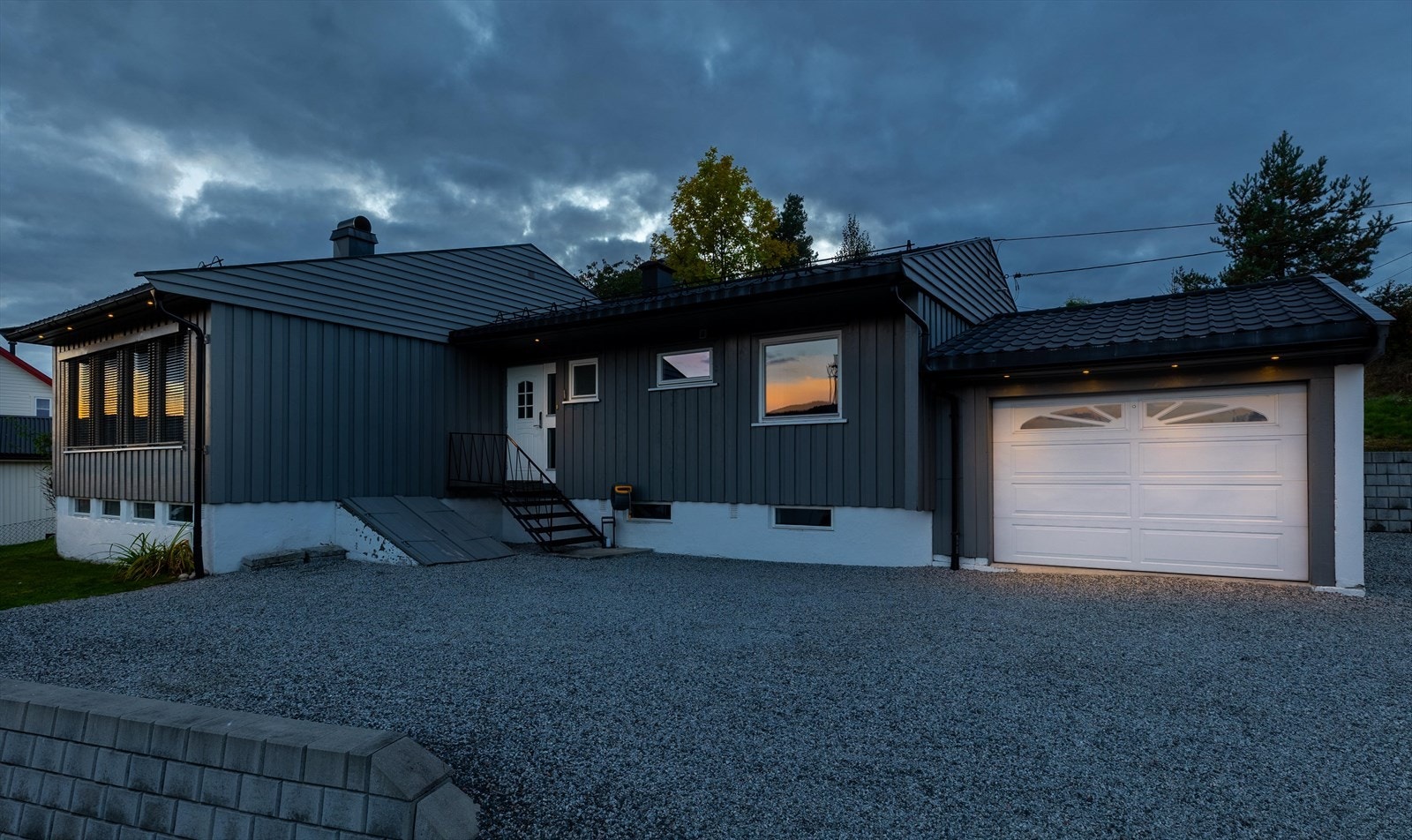 Kveldsbilde tatt av selger. Galleribilde