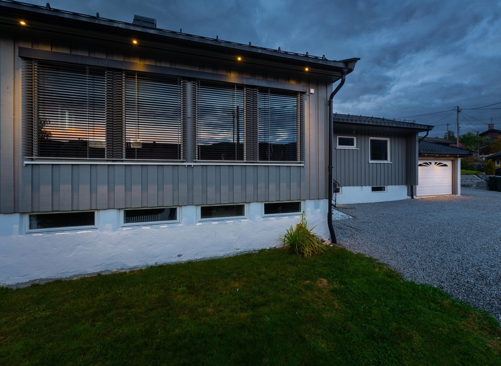 Kveldsbilde tatt av selger. Galleribilde