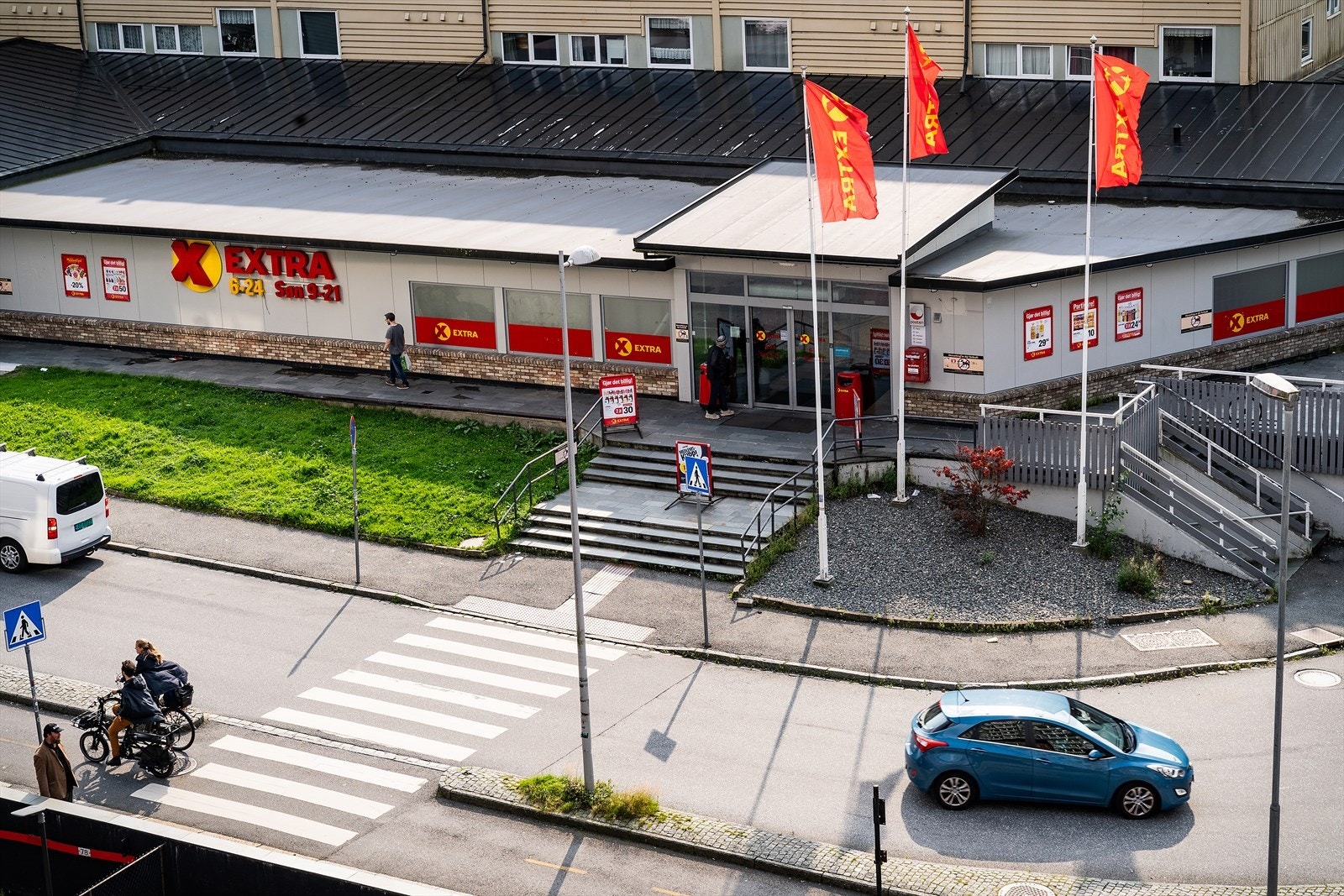 - Coop Extra ligger like utenfor egen inngangsdør (søndagsåpen) - Galleribilde