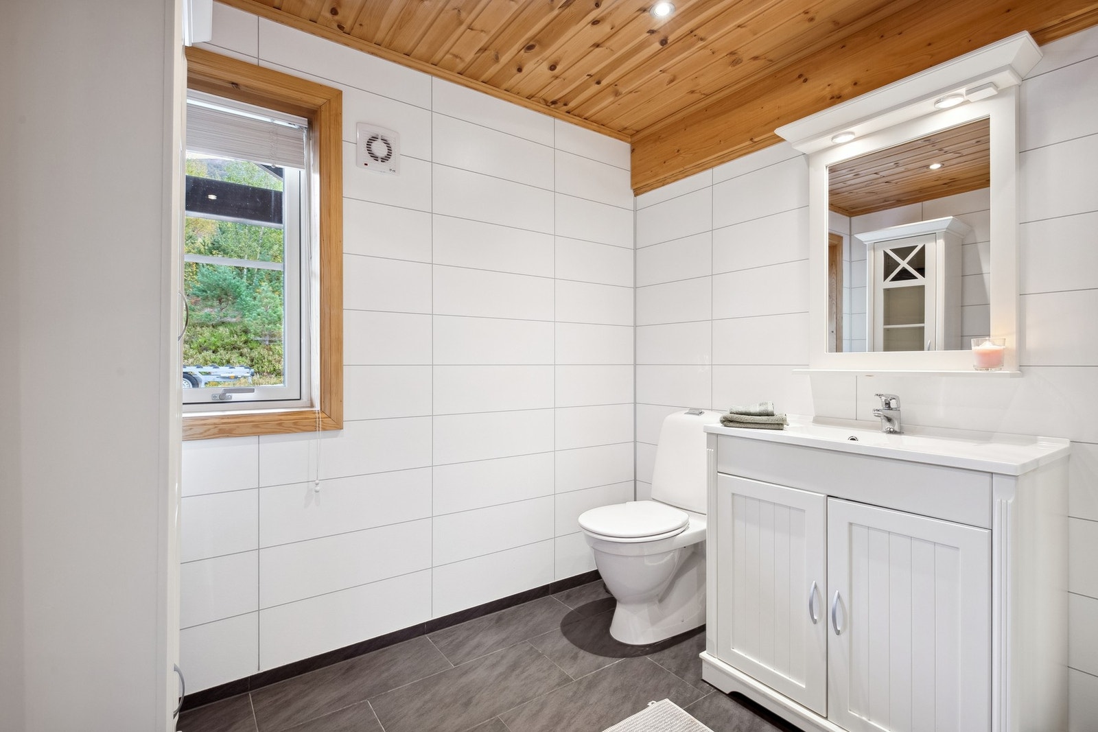 Badet har opplegg for vaskemaskin. Galleribilde