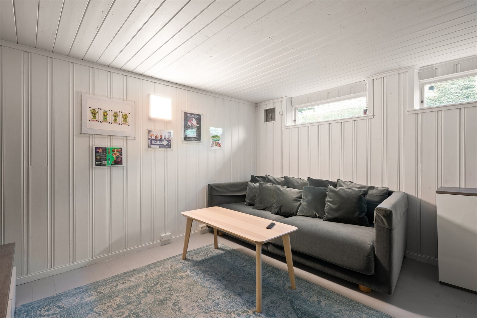 Rom i kjeller innredet som kjellerstue (ikke godkjent til varig opphold). Galleribilde