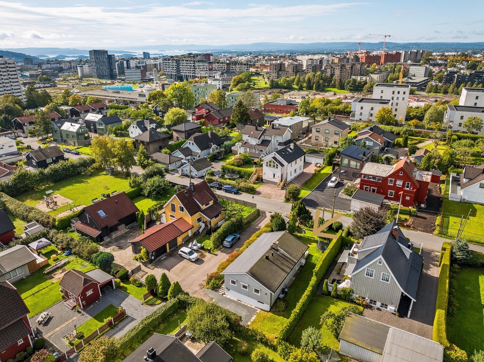 Eiendommen ligger også sentralt med kort vei til Løren, Økern, splitter nye Refstad skole, Lørenbanen m.m. Galleribilde