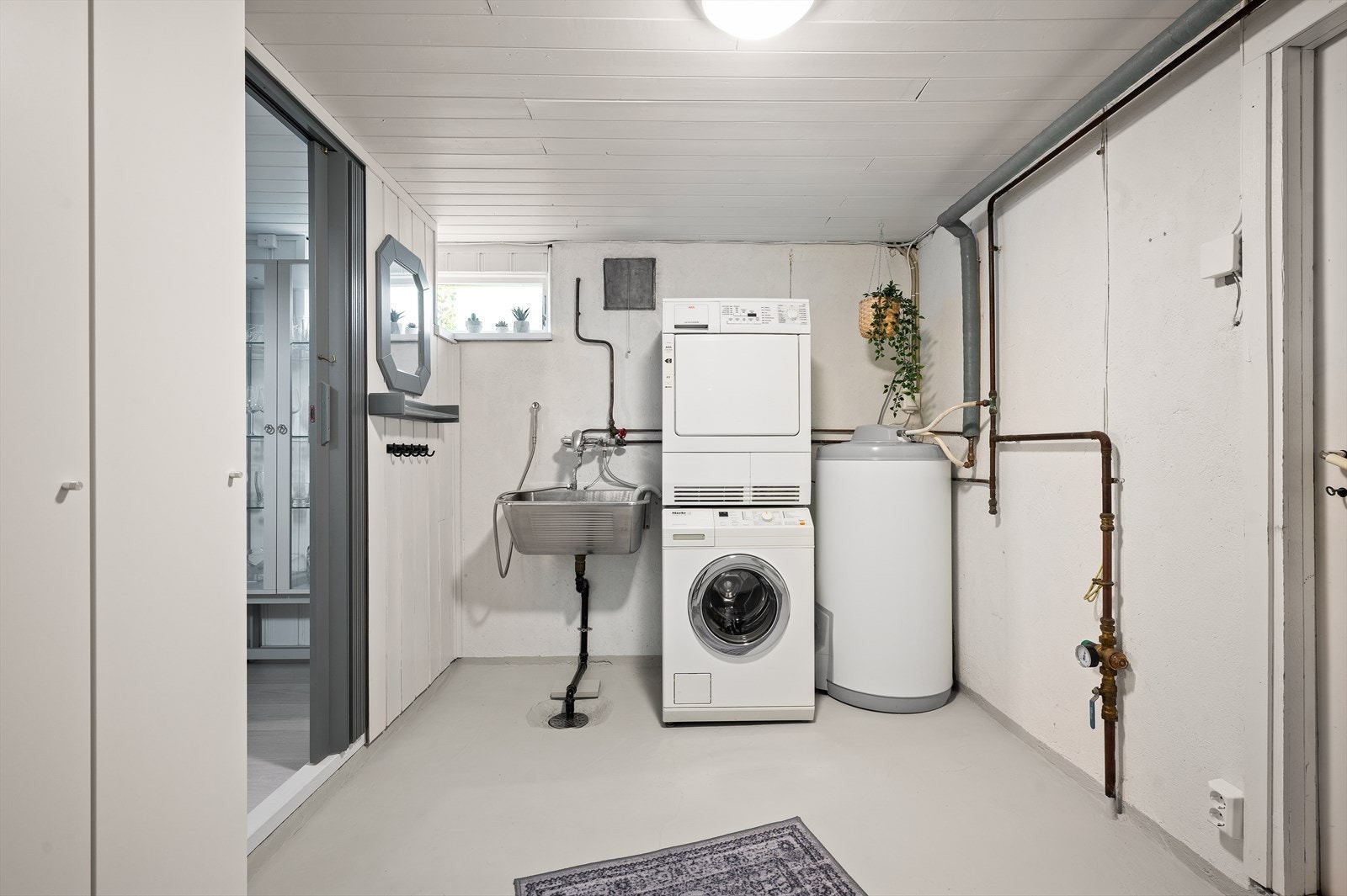 Vaskerom i kjeller (ikke godkjent som hoveddel/varig opphold). Galleribilde